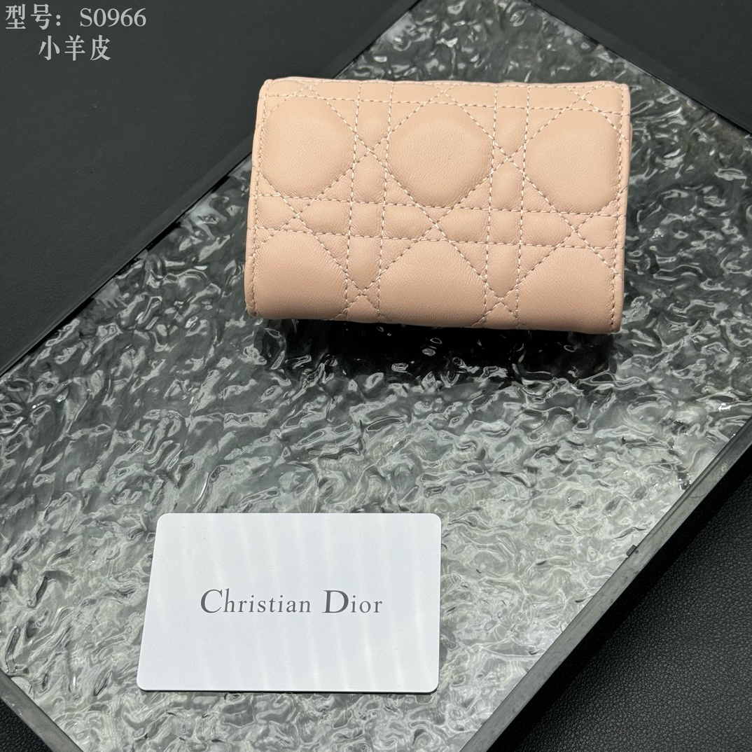 💎顶级质量 # 粉色
💕𝑫𝒊𝒐𝒓专柜正品有售💌内外全皮 
配图片盒子 独家实拍# 内置小香袋💕
这款M
