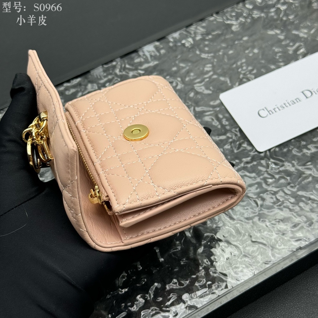 💎顶级质量 # 粉色
💕𝑫𝒊𝒐𝒓专柜正品有售💌内外全皮 
配图片盒子 独家实拍# 内置小香袋💕
这款M