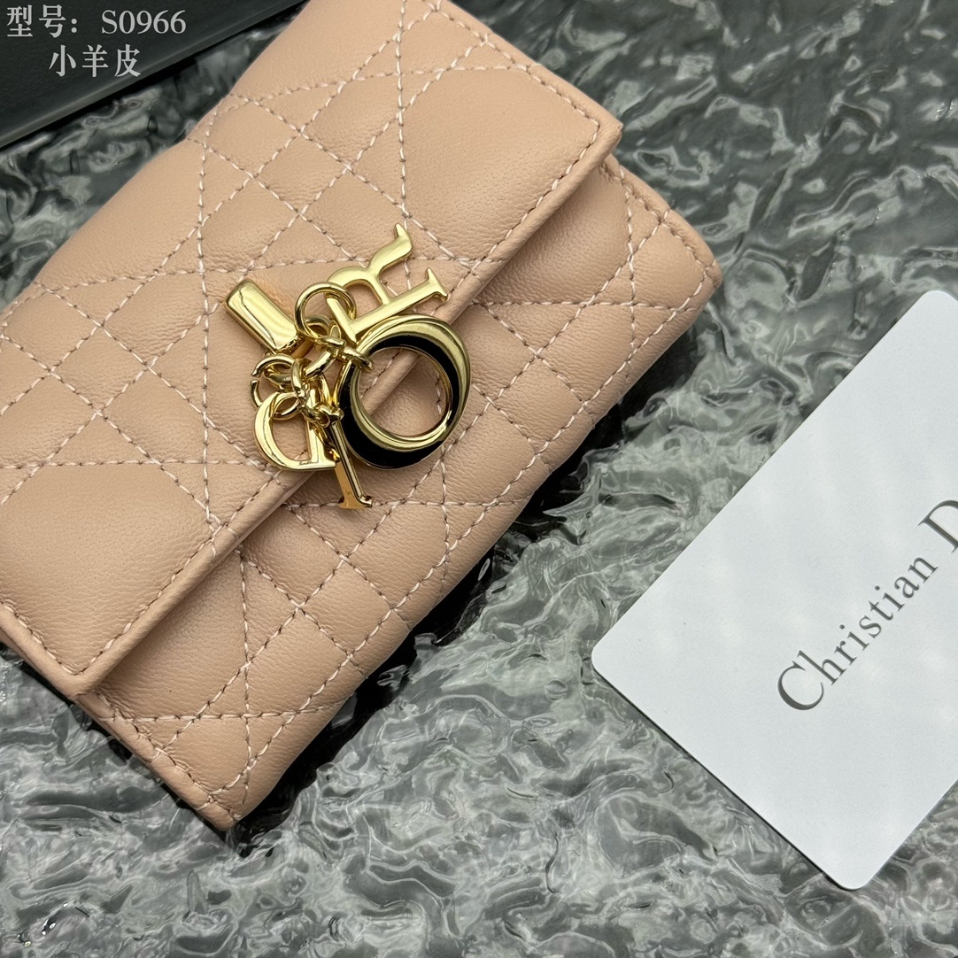 💎顶级质量 # 粉色
💕𝑫𝒊𝒐𝒓专柜正品有售💌内外全皮 
配图片盒子 独家实拍# 内置小香袋💕
这款M