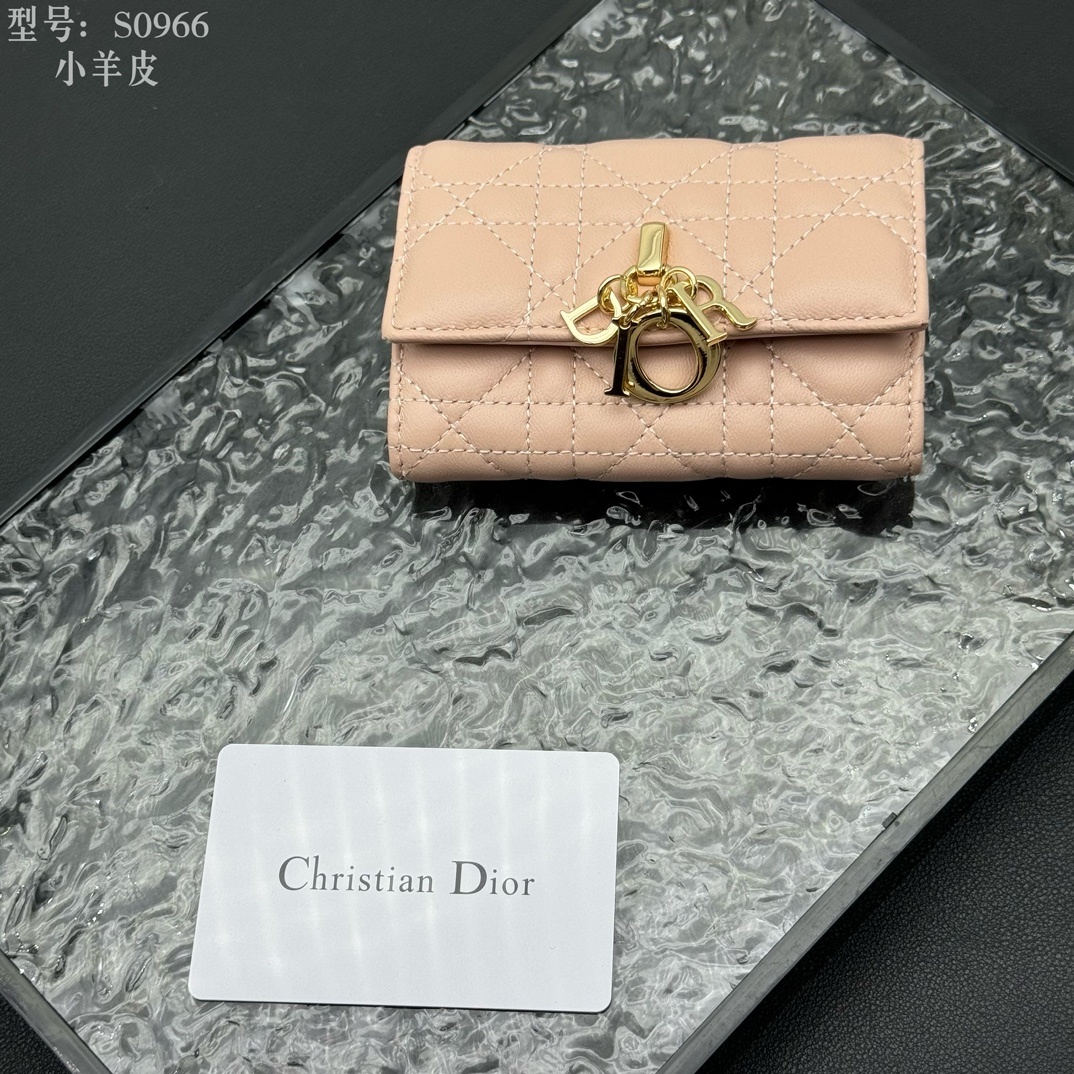 💎顶级质量 # 粉色
💕𝑫𝒊𝒐𝒓专柜正品有售💌内外全皮 
配图片盒子 独家实拍# 内置小香袋💕
这款M