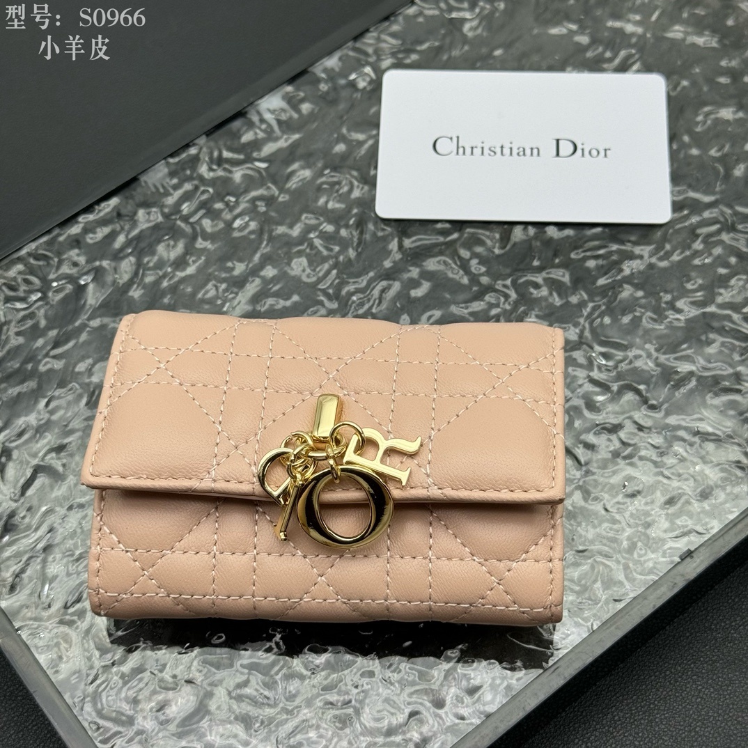 💎顶级质量 # 粉色
💕𝑫𝒊𝒐𝒓专柜正品有售💌内外全皮 
配图片盒子 独家实拍# 内置小香袋💕
这款M