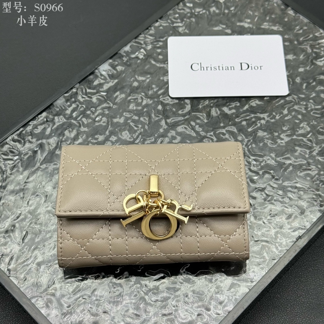 💎顶级质量 # 杏色
💕𝑫𝒊𝒐𝒓专柜正品有售💌内外全皮 
配图片盒子 独家实拍# 内置小香袋💕
这款M