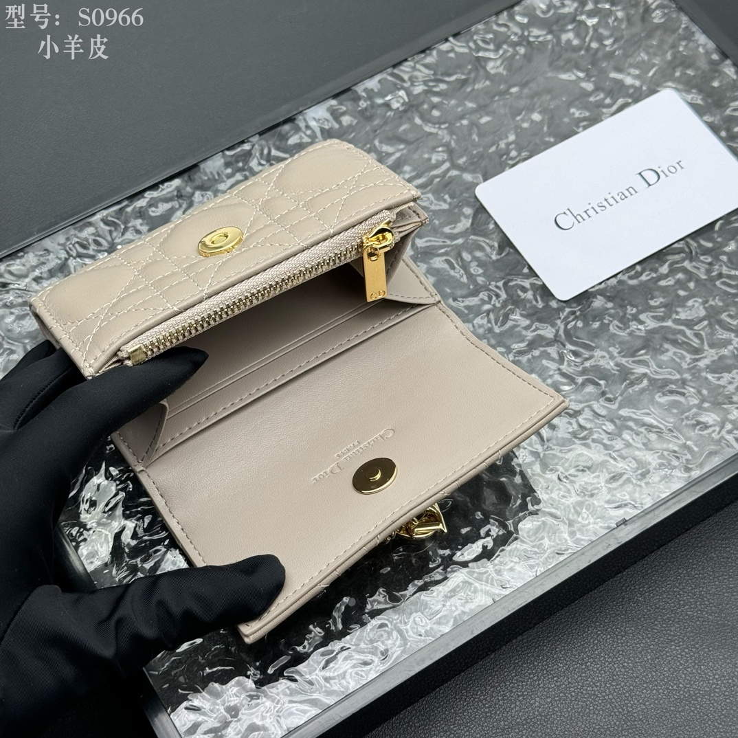 💎顶级质量 # 杏色
💕𝑫𝒊𝒐𝒓专柜正品有售💌内外全皮 
配图片盒子 独家实拍# 内置小香袋💕
这款M