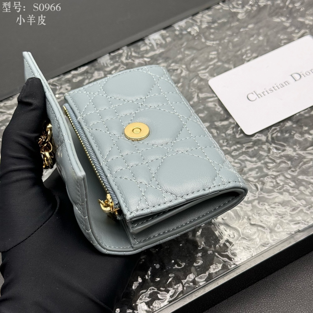 💎顶级质量 # 蓝色
💕𝑫𝒊𝒐𝒓专柜正品有售💌内外全皮 
配图片盒子 独家实拍# 内置小香袋💕
这款M