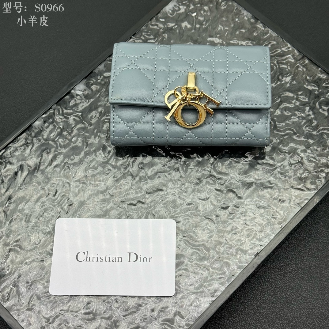 💎顶级质量 # 蓝色
💕𝑫𝒊𝒐𝒓专柜正品有售💌内外全皮 
配图片盒子 独家实拍# 内置小香袋💕
这款M