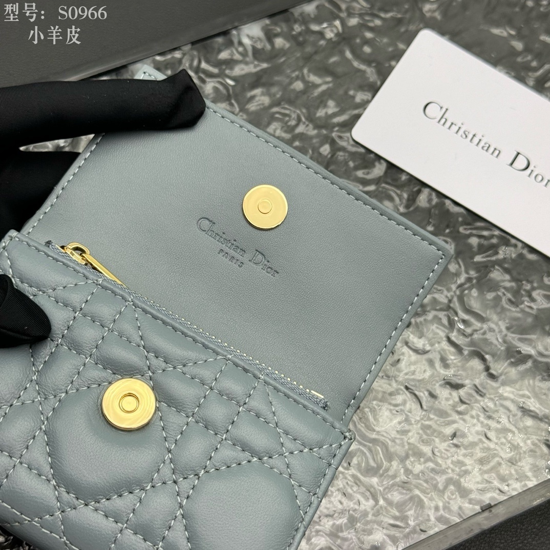 💎顶级质量 # 蓝色
💕𝑫𝒊𝒐𝒓专柜正品有售💌内外全皮 
配图片盒子 独家实拍# 内置小香袋💕
这款M