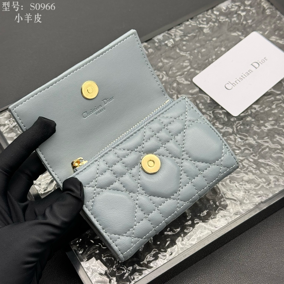 💎顶级质量 # 蓝色
💕𝑫𝒊𝒐𝒓专柜正品有售💌内外全皮 
配图片盒子 独家实拍# 内置小香袋💕
这款M
