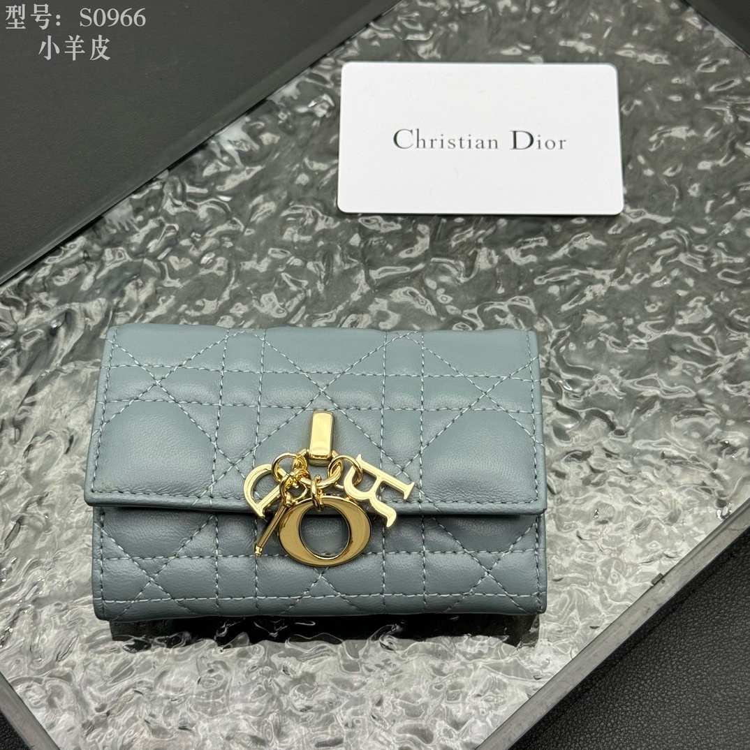 💎顶级质量 # 蓝色
💕𝑫𝒊𝒐𝒓专柜正品有售💌内外全皮 
配图片盒子 独家实拍# 内置小香袋💕
这款M