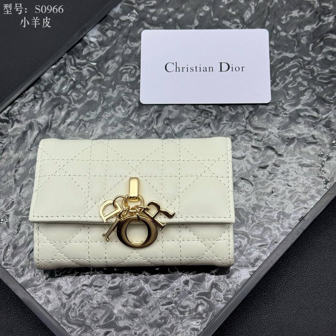 💎顶级质量 # 白色
💕𝑫𝒊𝒐𝒓专柜正品有售💌内外全皮 
配图片盒子 独家实拍# 内置小香袋💕
这款M