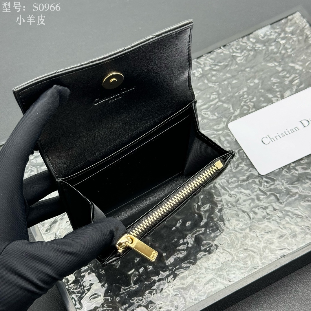 💎顶级质量 # 黑色
💕𝑫𝒊𝒐𝒓专柜正品有售💌内外全皮 
配图片盒子 独家实拍# 内置小香袋💕
这款M