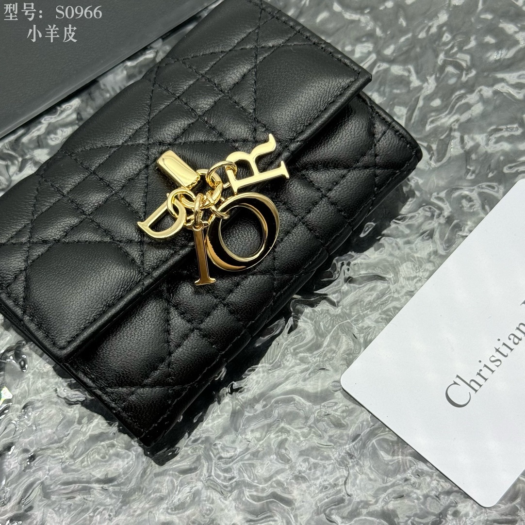 💎顶级质量 # 黑色
💕𝑫𝒊𝒐𝒓专柜正品有售💌内外全皮 
配图片盒子 独家实拍# 内置小香袋💕
这款M