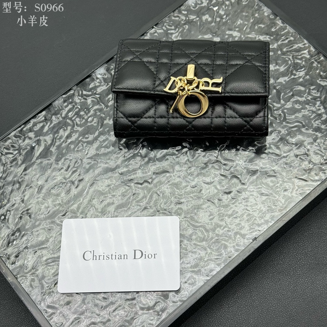 💎顶级质量 # 黑色
💕𝑫𝒊𝒐𝒓专柜正品有售💌内外全皮 
配图片盒子 独家实拍# 内置小香袋💕
这款M