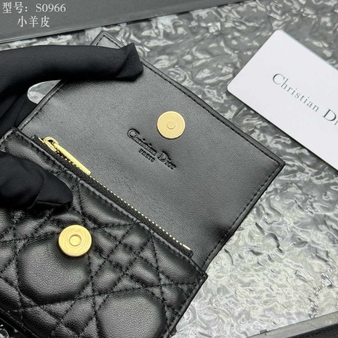 💎顶级质量 # 黑色
💕𝑫𝒊𝒐𝒓专柜正品有售💌内外全皮 
配图片盒子 独家实拍# 内置小香袋💕
这款M