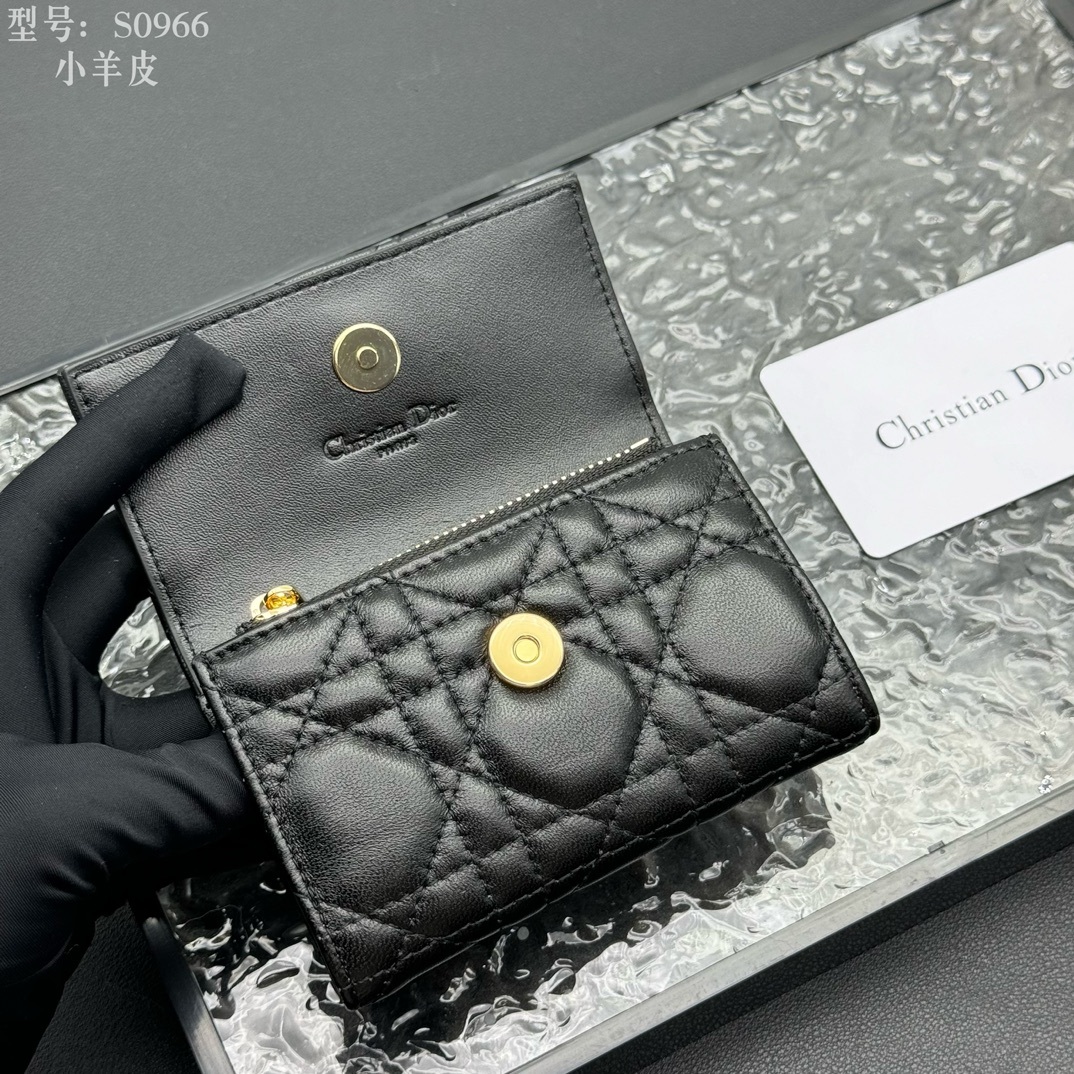 💎顶级质量 # 黑色
💕𝑫𝒊𝒐𝒓专柜正品有售💌内外全皮 
配图片盒子 独家实拍# 内置小香袋💕
这款M