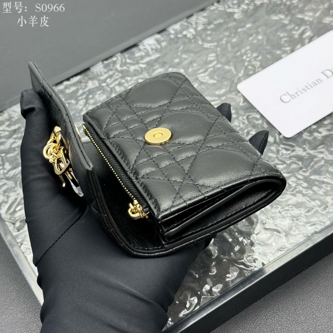 💎顶级质量 # 黑色
💕𝑫𝒊𝒐𝒓专柜正品有售💌内外全皮 
配图片盒子 独家实拍# 内置小香袋💕
这款M