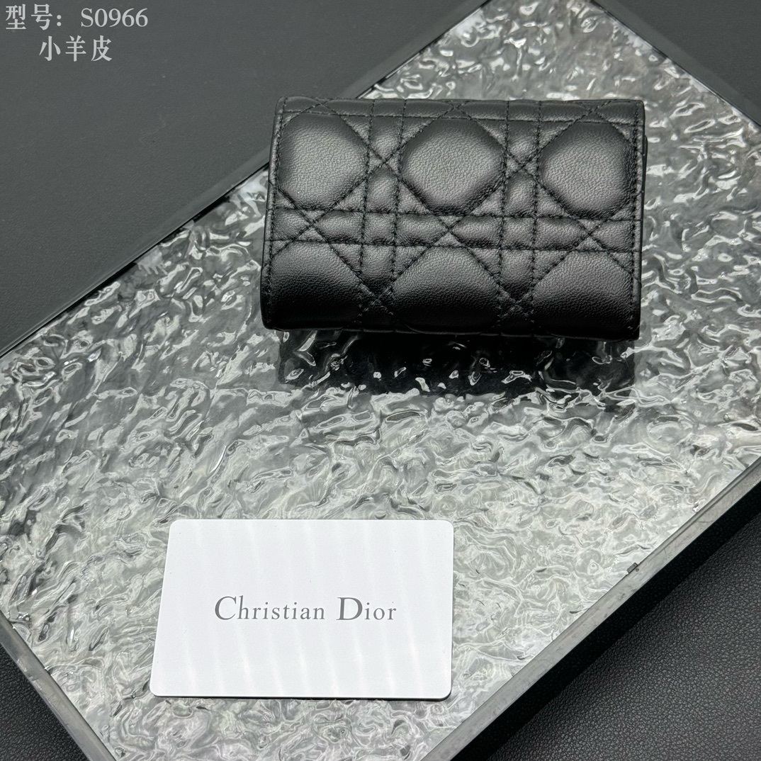 💎顶级质量 # 黑色
💕𝑫𝒊𝒐𝒓专柜正品有售💌内外全皮 
配图片盒子 独家实拍# 内置小香袋💕
这款M