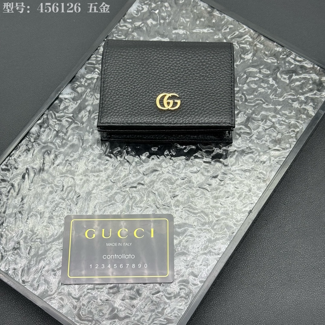 💎顶级质量 🇮🇹GG Marmont系列钱包 这款GG Marmont系列卡包采用经典耐看的黑色皮革制作