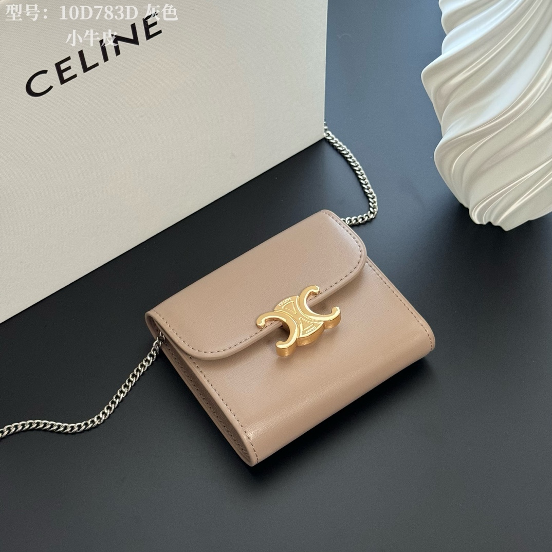 💎 Top quality gray ❤️ The chain can be removed separately
𝗖𝗘𝗟𝗜𝗡𝗘 Arc de Triomphe Tri-fold Chain Wallet 🇫🇷
# Fully equipped with cowhide inside and outside, non-transferable‼ ️ CELINE
Exclusive real shot