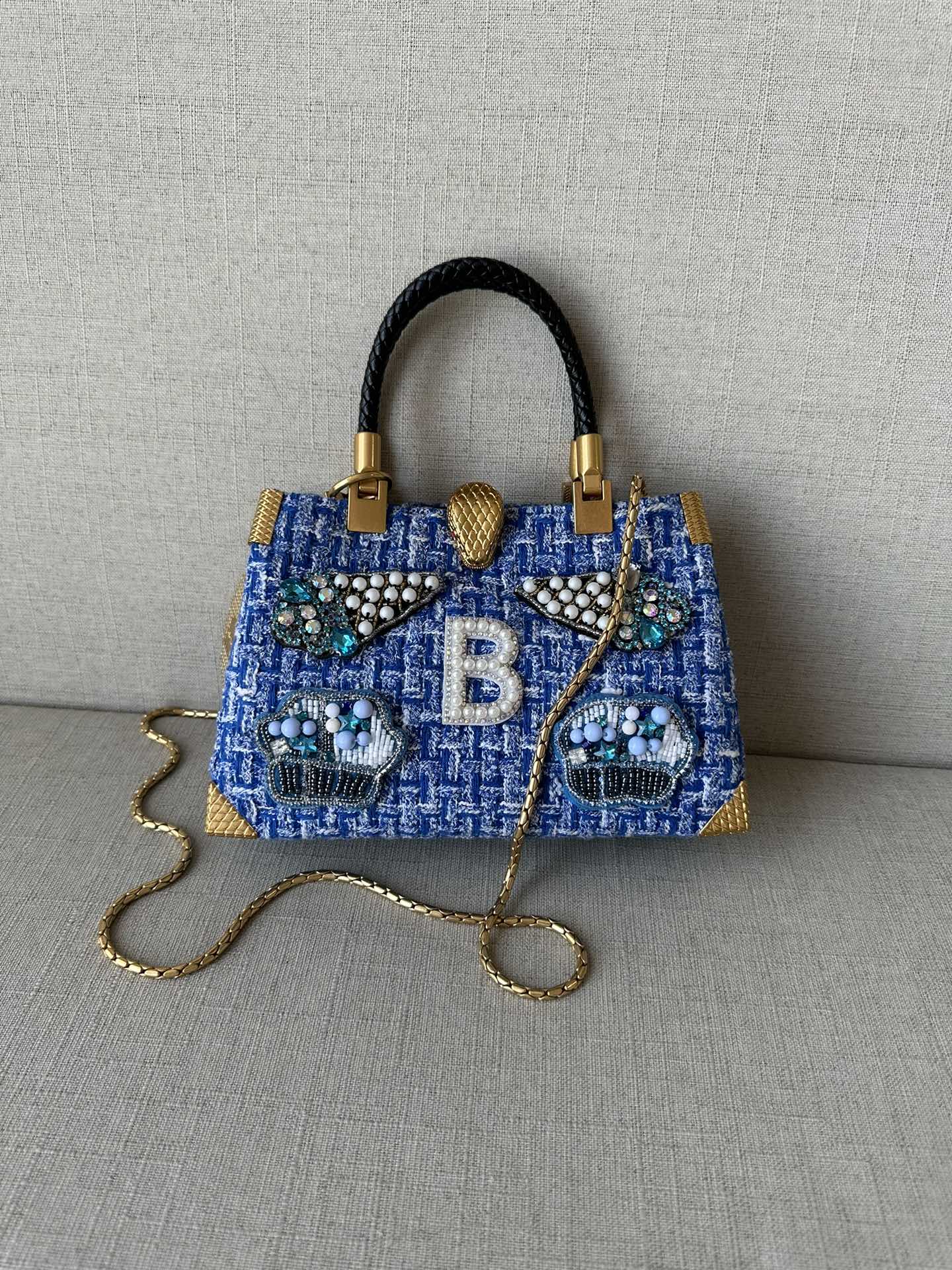 25 new products debut alexanderwangs collaboration with Bulgari! 100% authentic! 100% imported fabrics! The inside is all leather, handbags, cros