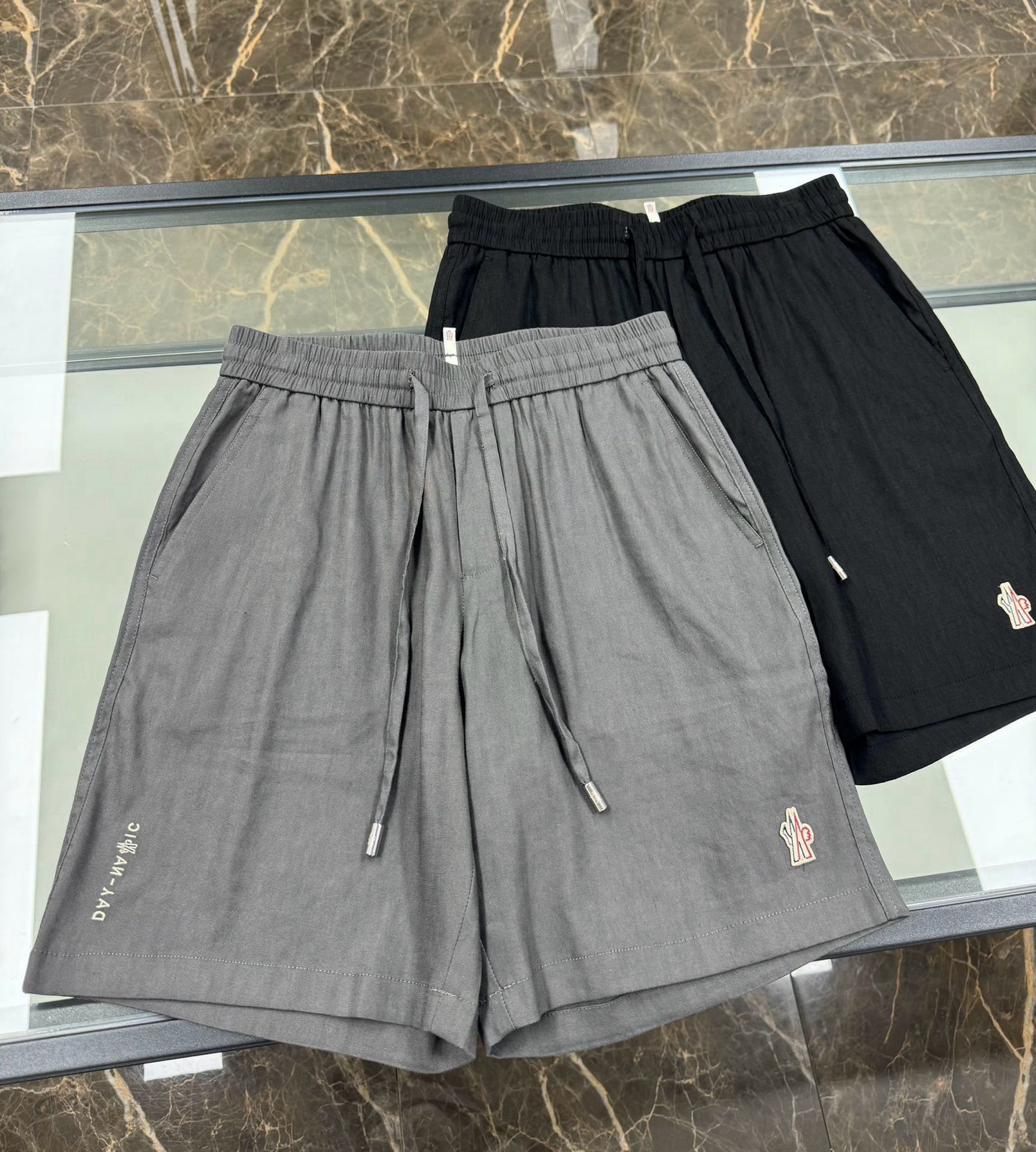 NO:121386,Do not machine wash linen pants!  Linen fiber is light and soft but easy to pill, and needs careful care, and is by no means a quality issue!  ,alexander wang19860909亚麻裤切勿机洗！亚麻纤维轻盈柔软但易起球,需用心呵护,绝非质量问题！,,alexander wang,Men's clothing