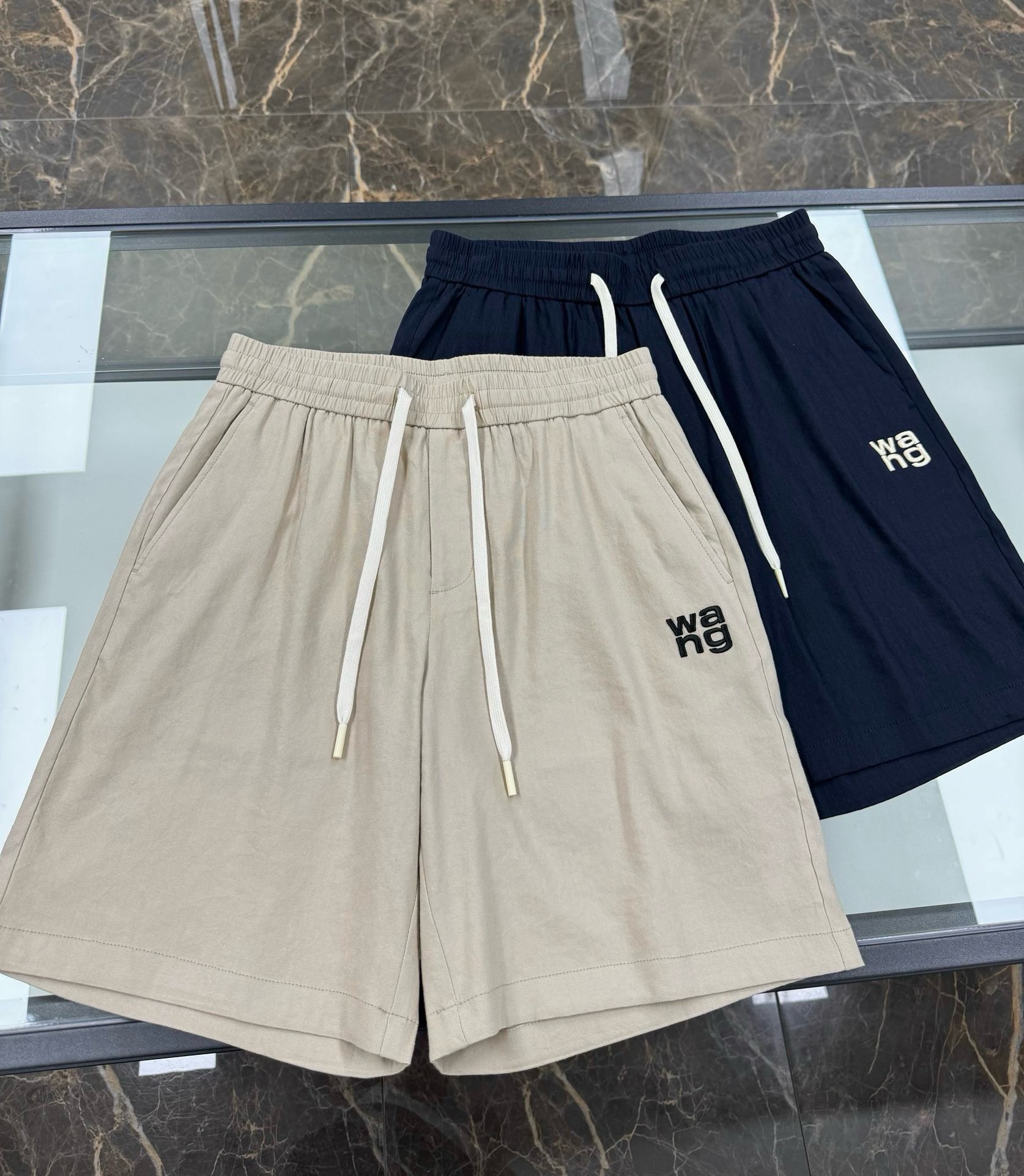 NO:121367,Do not machine wash linen pants!  Linen fiber is light and soft but easy to pill, and needs careful care, and is by no means a quality issue!  ,alexander wang19860909亚麻裤切勿机洗！亚麻纤维轻盈柔软但易起球,需用心呵护,绝非质量问题！,,alexander wang,Men's clothing