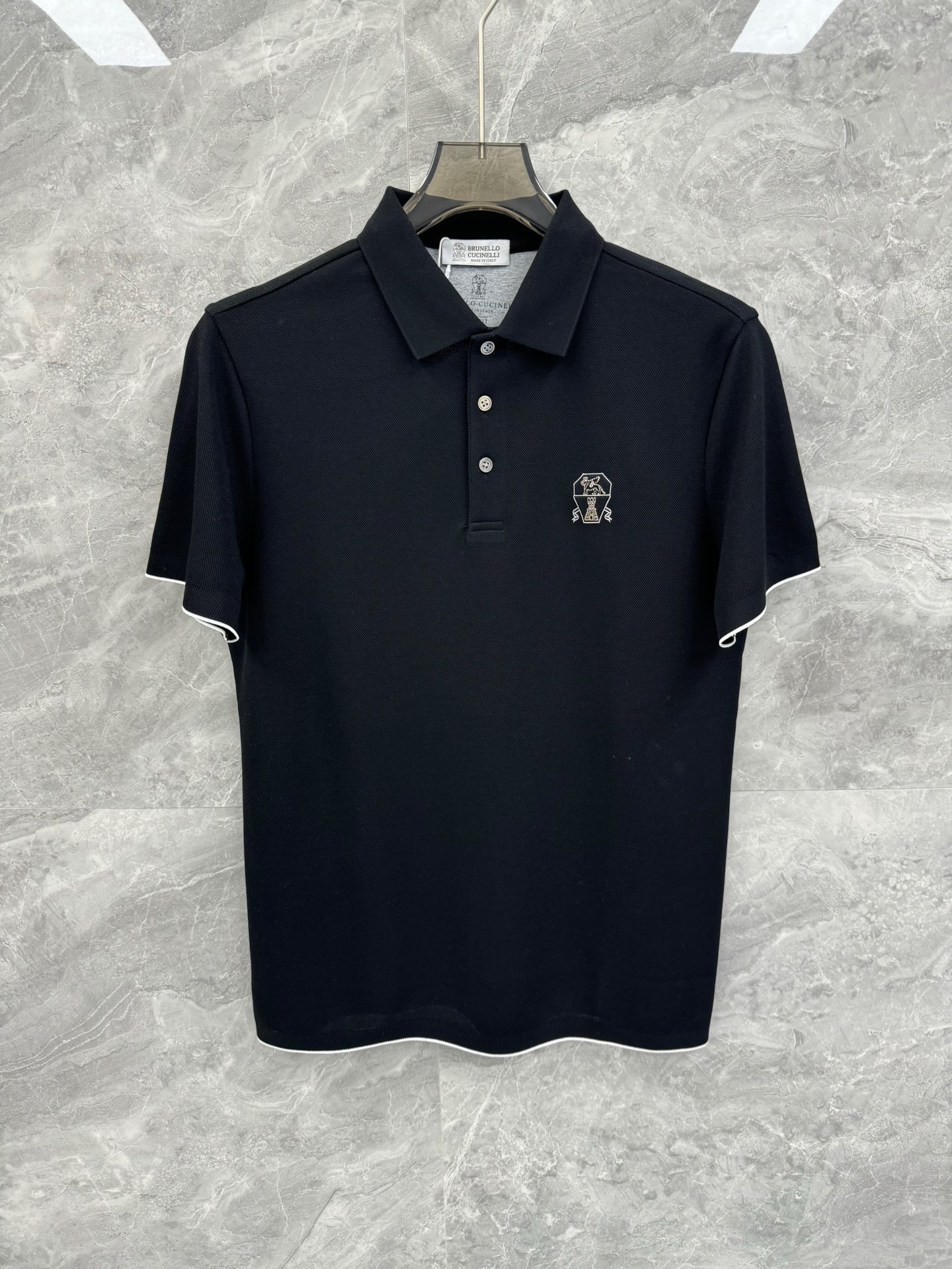 NO:143093,25 spring and summer new BC high-end business-footed knitted Polo shirt, men's embroidered logo logo casual knitted sweater. Top domestic sales channels sharing, Italian top luxury brand Brunello Cuci*elli, high-end yarn knitted fabric, iconic embroidery logo embellishment, presenting the brand's luxury temperament style, a must-have for urban handsome men!  All BC clothing uses the top-notch fabrics in the clothing industry today, and the unique traditional handicrafts in Italy make the brand known as 