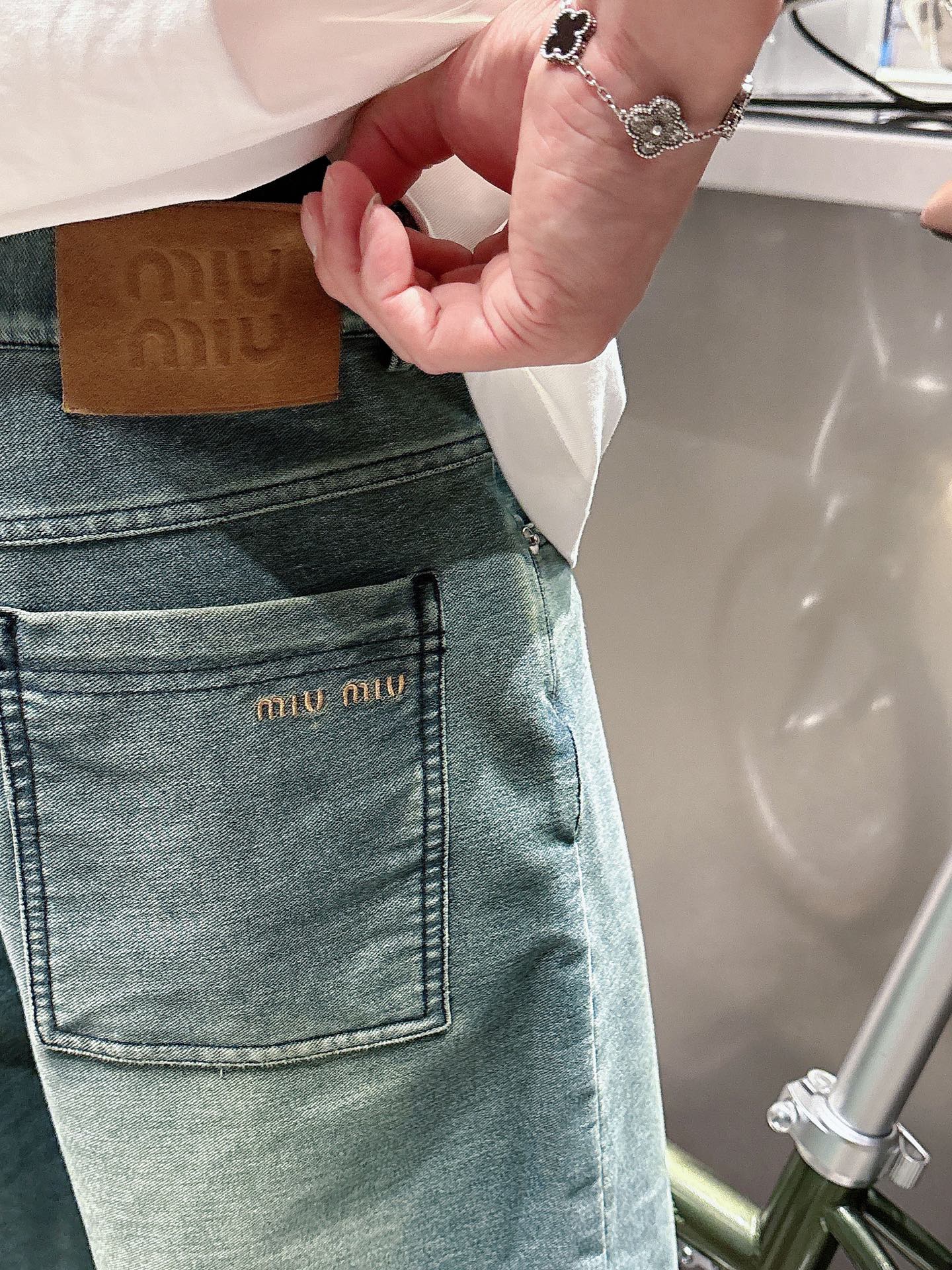 Miumiu High-End Water-Washed Jeans: Japanese Cotton, Embroidery Logo, YKK Zipper - 图片 9