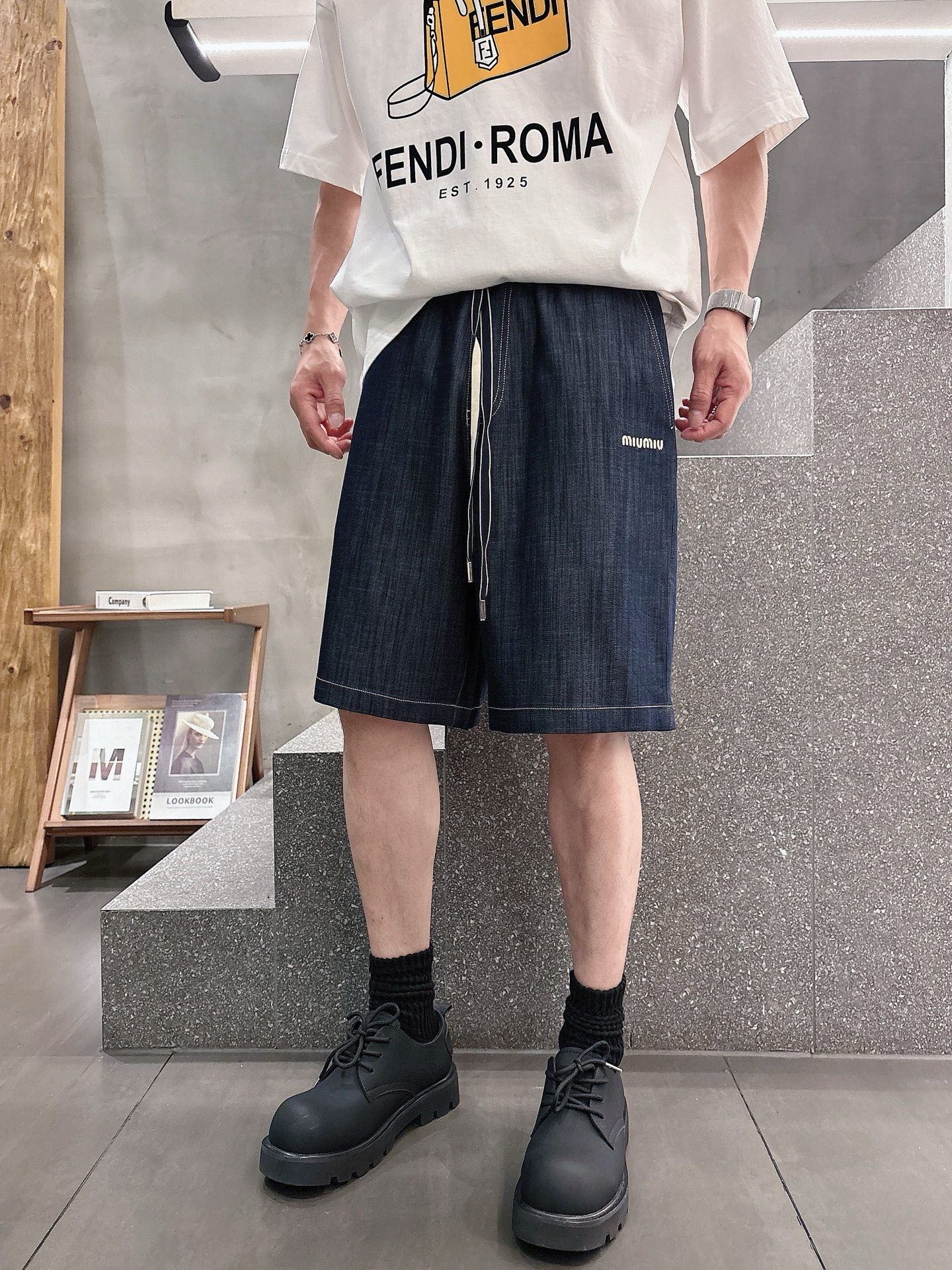 Luxurious Silk Men’s Embroidered Shorts in Cowboy Colors for Summer Fashion - 图片 6