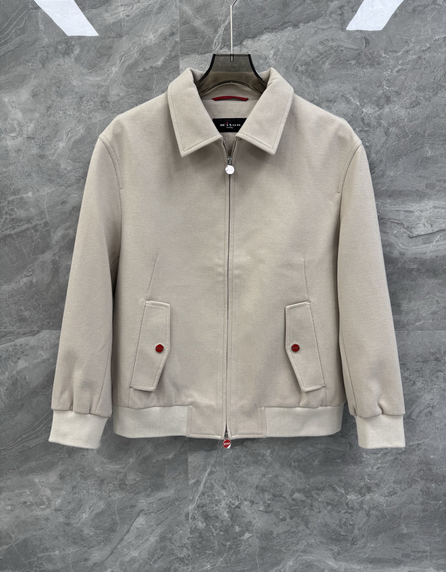 Luxurious Kiton Autumn/Winter Business Jackets for Elite Men: Italian Craftsmanship at Its Finest