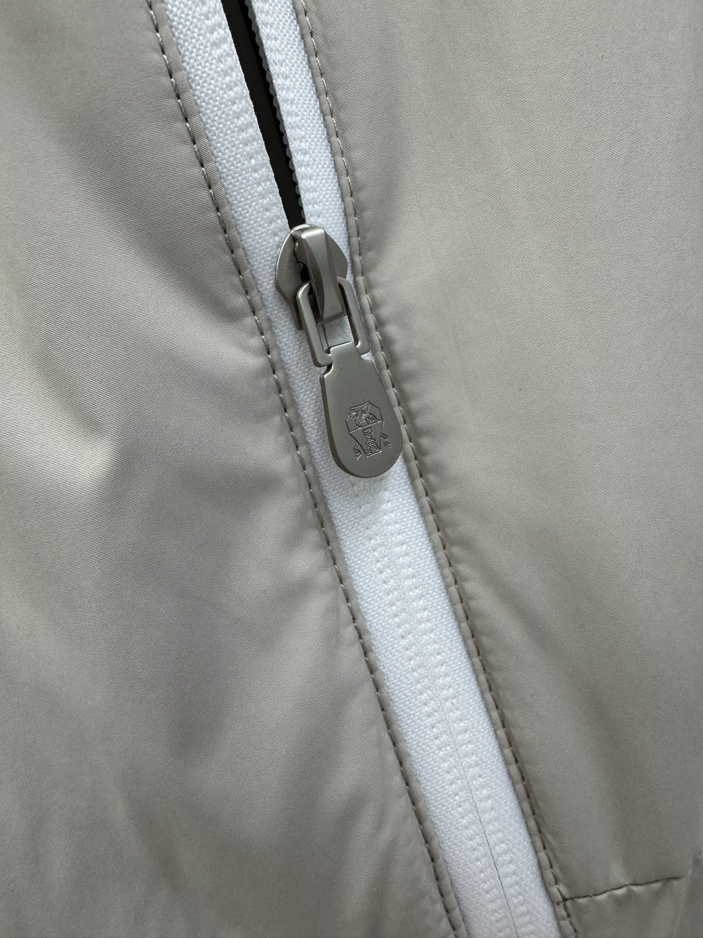 Luxury Men’s Outdoor Heatproof Jacket Collection Overview with Italian Craftsmanship and High-End Fibers - 图片 9