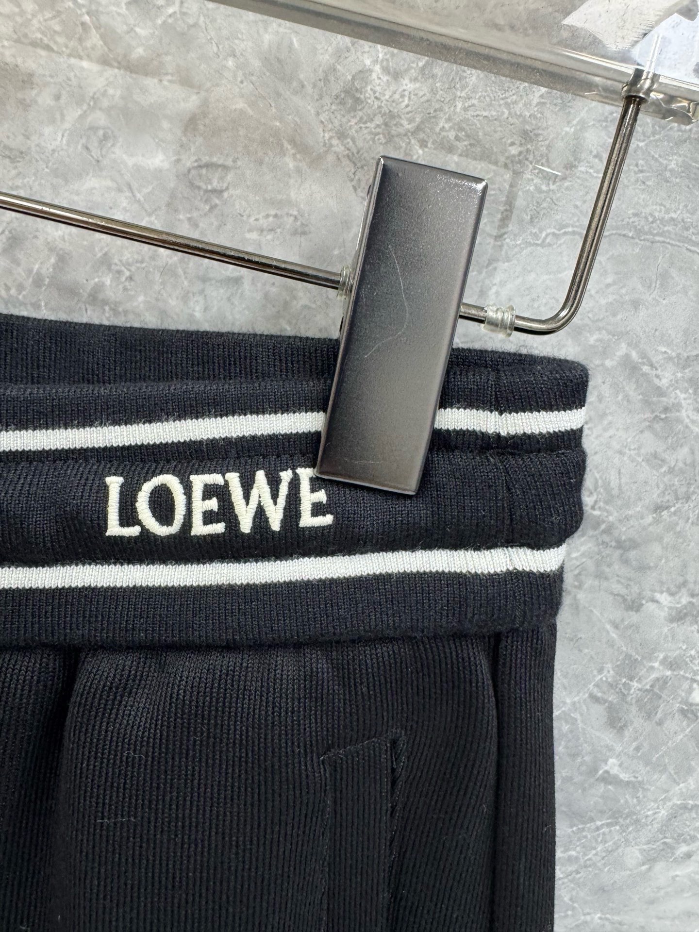 25秋冬新款LOE腰间撞色织带棉质休闲长裤，男士经典刺绣logo点缀内里起绒直筒长裤。顶级特殊渠道订单，