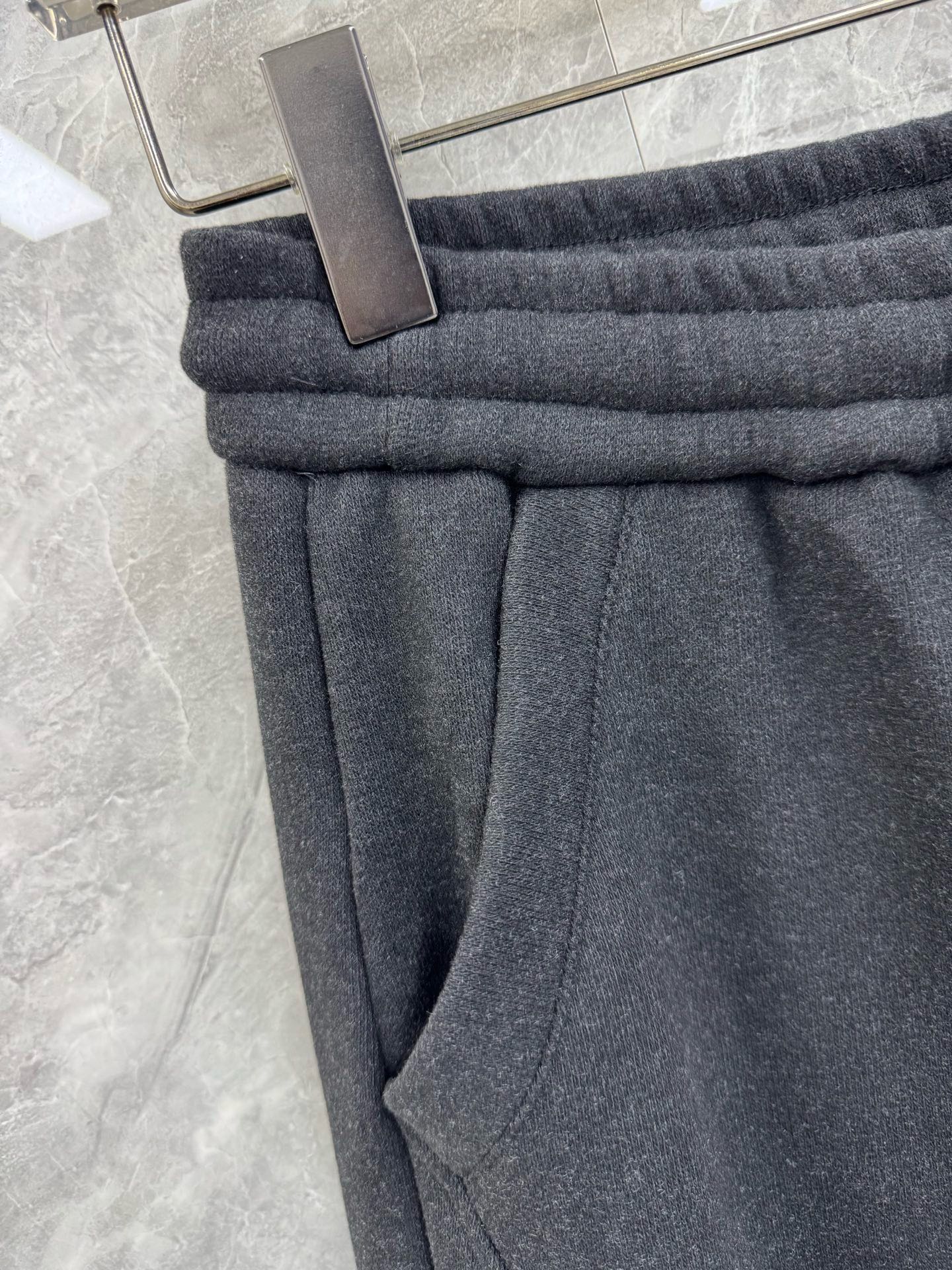 25秋冬新款lululemon露露乐檬皮革铭牌标签双面绒弯刀裤，男士都市百搭宽松加绒长裤。复古系列最新产