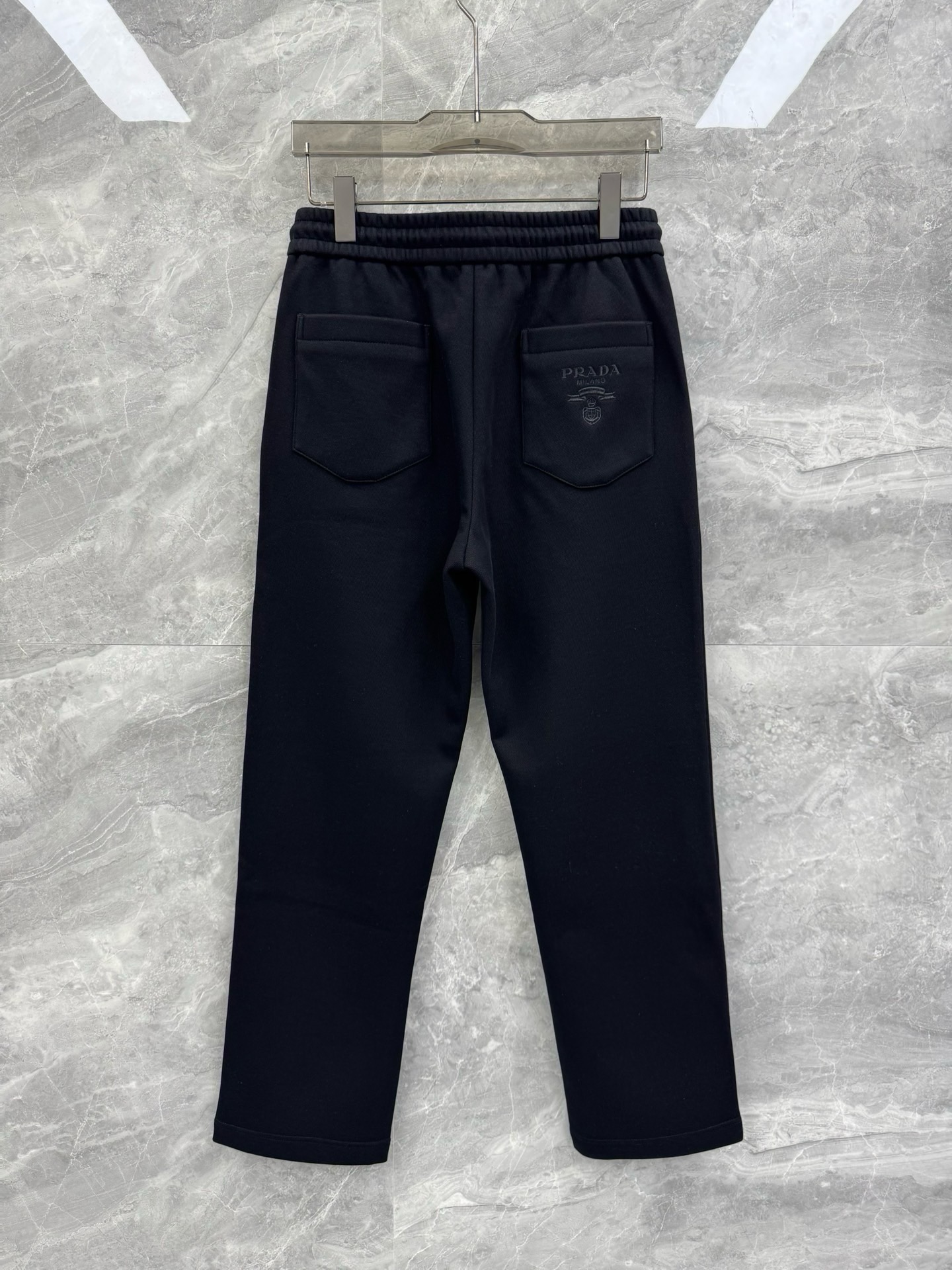 25秋冬新款P家经典三角徽标高规格加绒休闲裤，男士羽绒纱线蓄热百搭抽绳长裤。深圳港口私密订单，P家最新柜