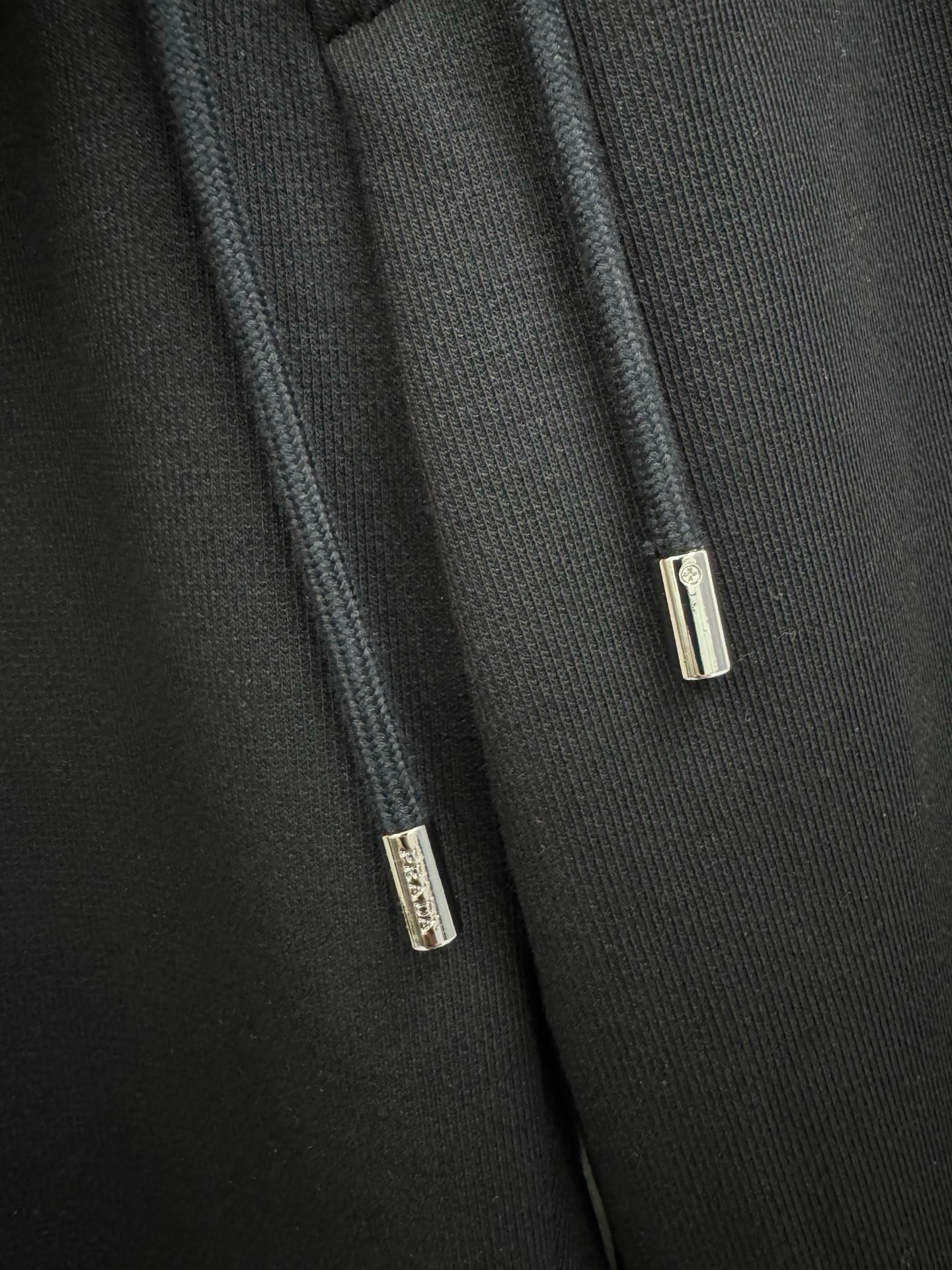 25秋冬新款P家经典三角徽标高规格加绒休闲裤，男士羽绒纱线蓄热百搭抽绳长裤。深圳港口私密订单，P家最新柜