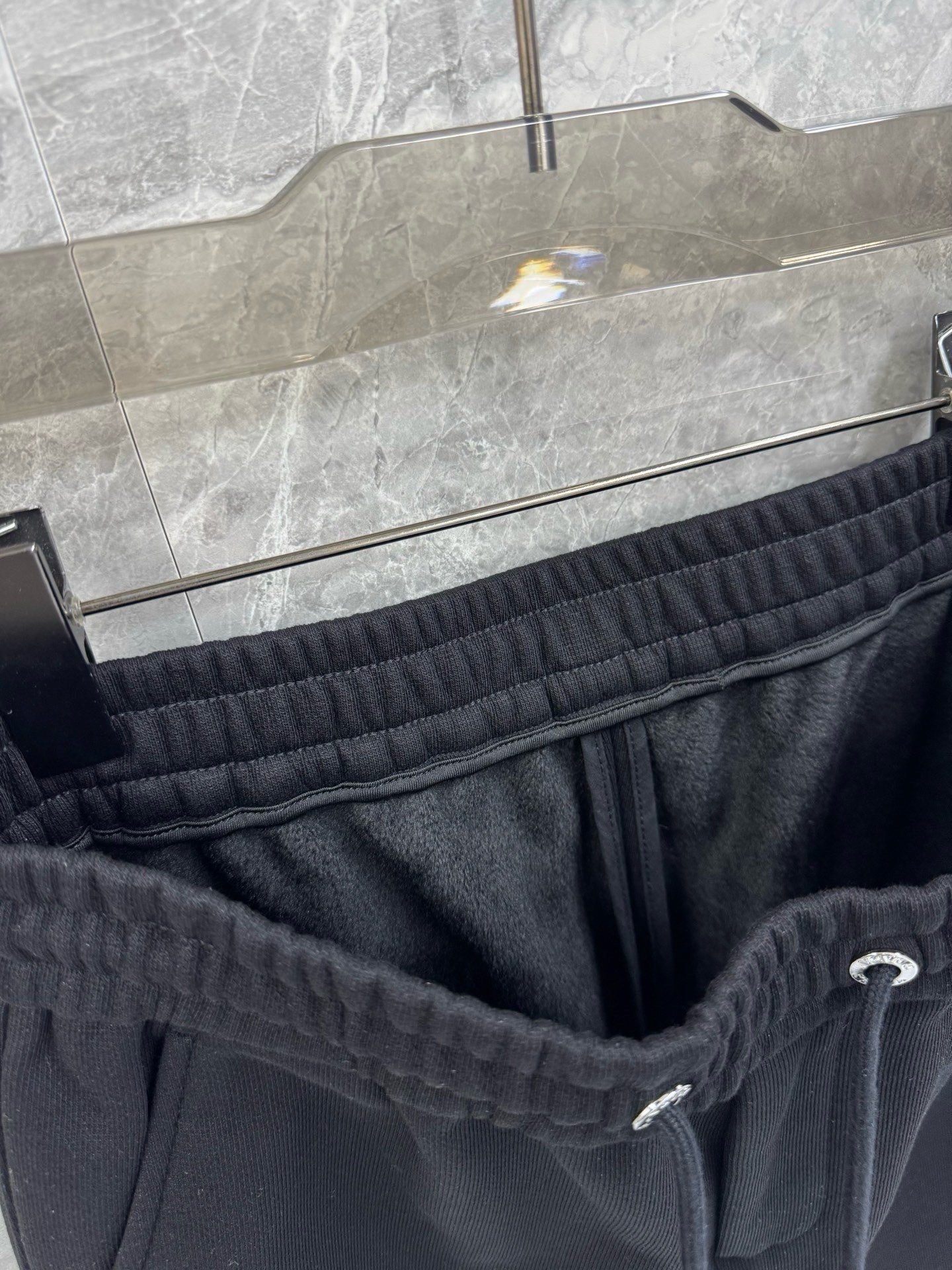 25秋冬新款P家经典三角徽标高规格加绒休闲裤，男士羽绒纱线蓄热百搭抽绳长裤。深圳港口私密订单，P家最新柜