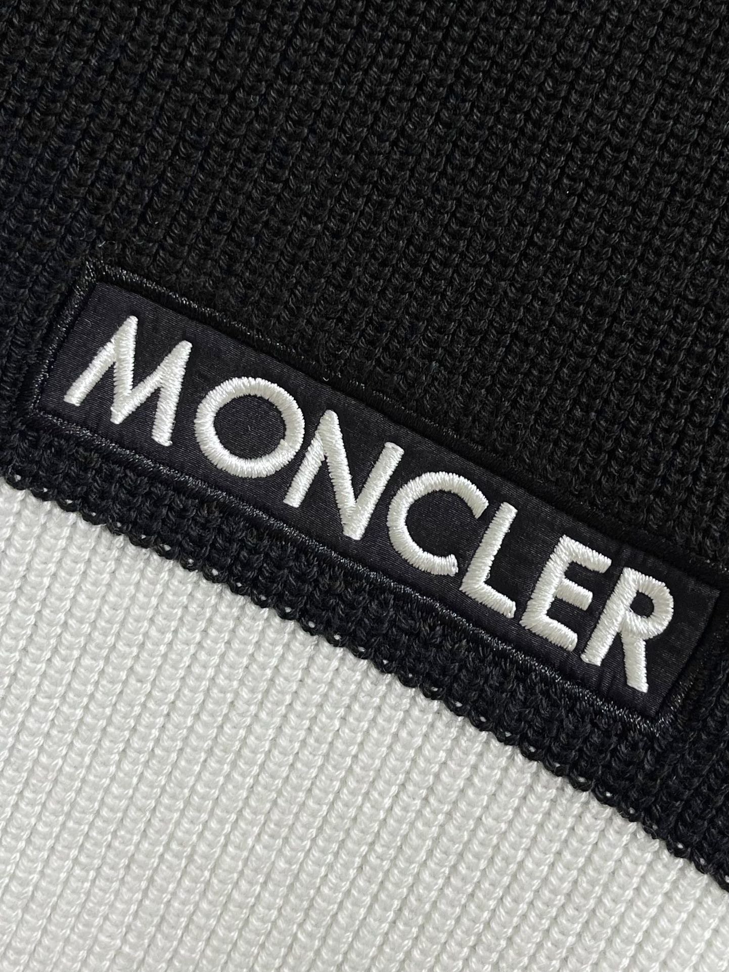 Moncler2024ss早春新款针织毛衣羊毛衫工艺采用针织羊毛钩织简单mon标识logo刺绣设计！不僵
