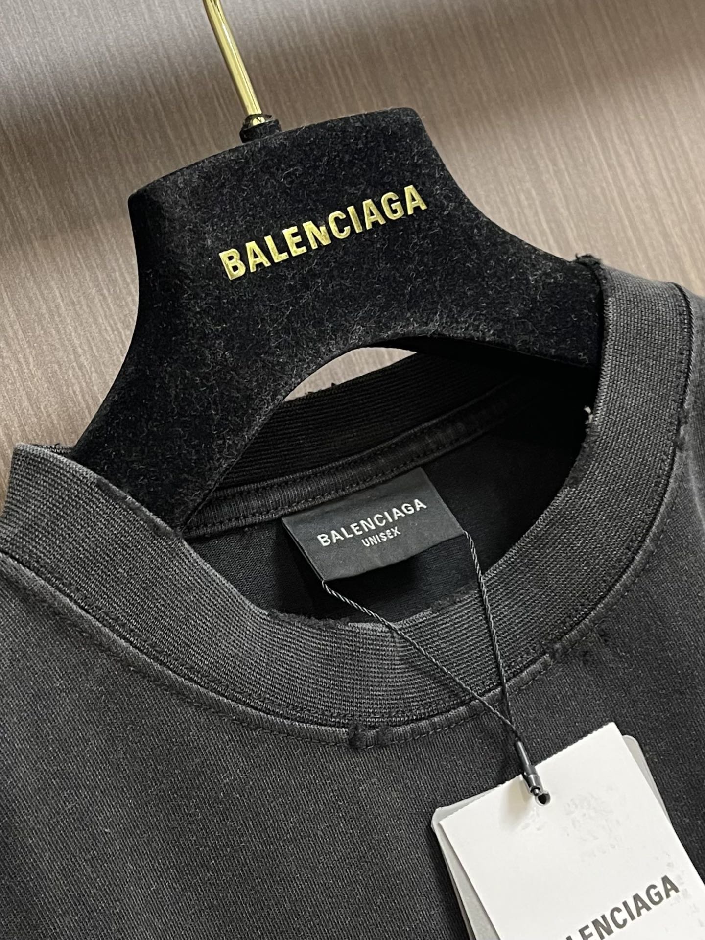 Balenciaga2024ss黄胶带绷带印花短袖t恤毋庸置疑又是今年的一大爆款第一时间购入原版打版前幅