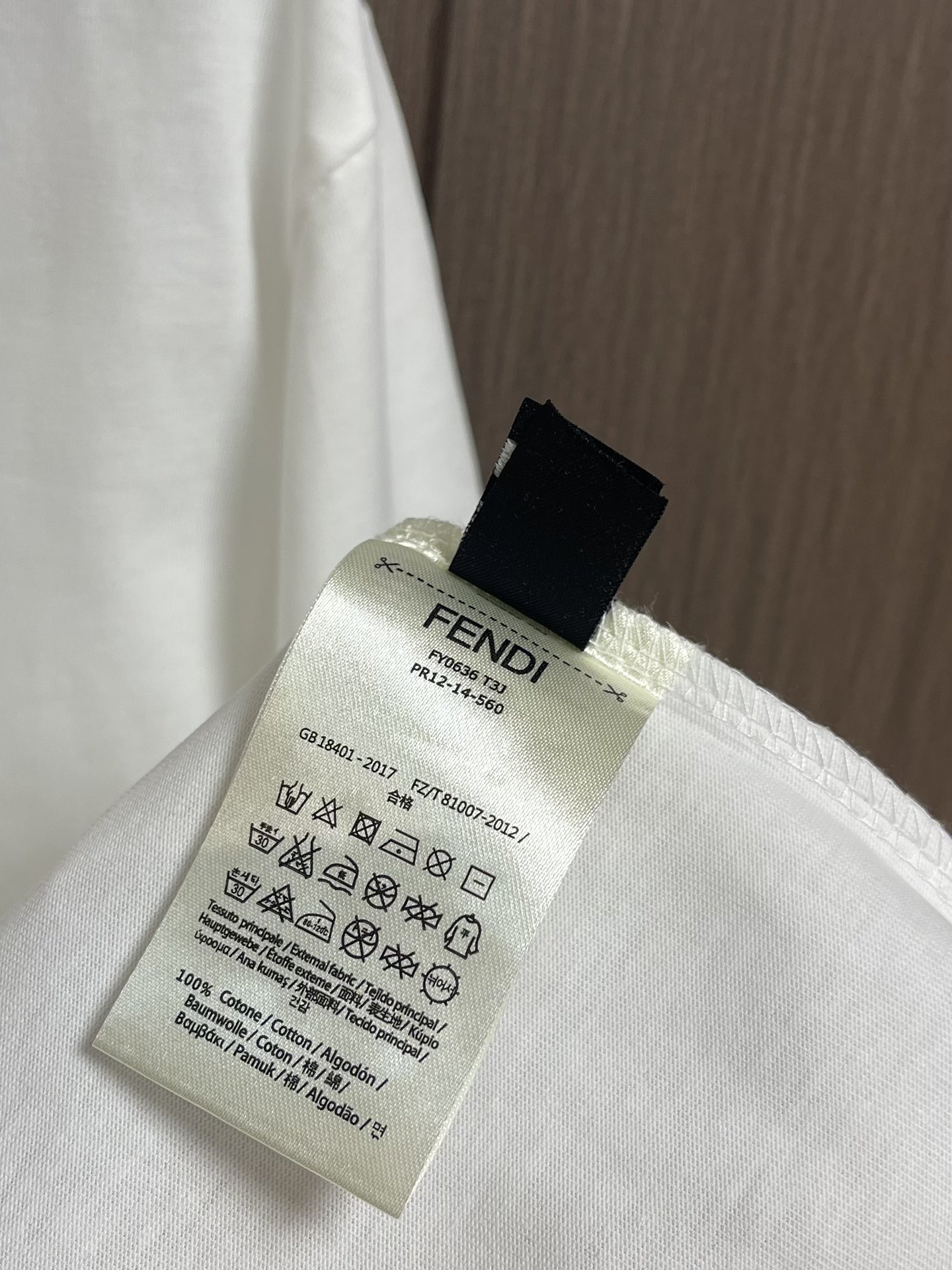 FENDI2024SS早春新品手工珠片短袖T恤微宽松版型让时尚潮流的造型飙升至最高点唤醒休闲活力动感客供