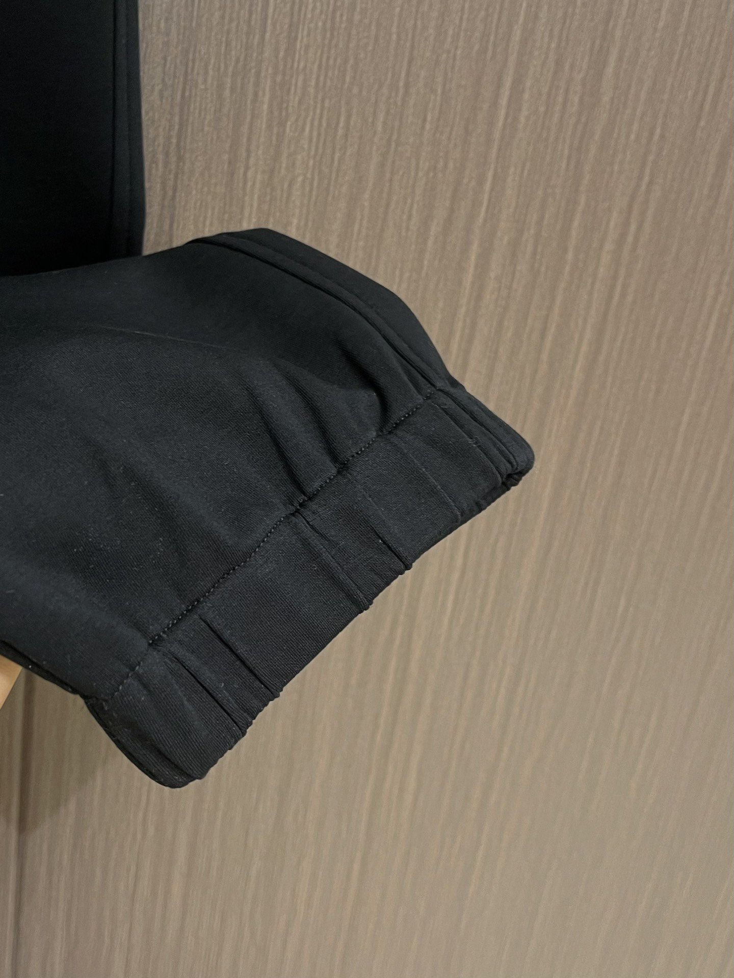 Burberry战马刺绣标识束腿休闲卫裤全新欧棉质地最大的特点就是柔软舒适不起球不变形绝对质量上的王者品