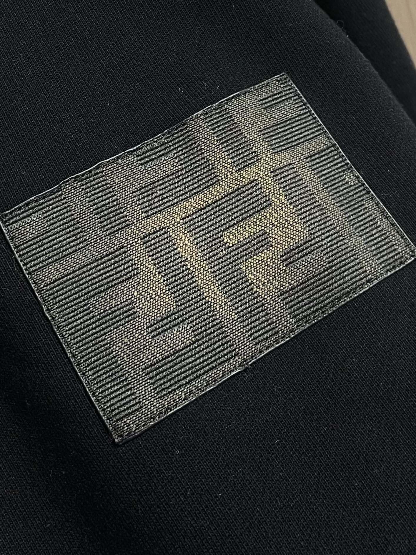 Fendi Men's Early Spring Logo Crewneck Sweatshirt - Soft & Comfortable 6 i1705919969 2120 1