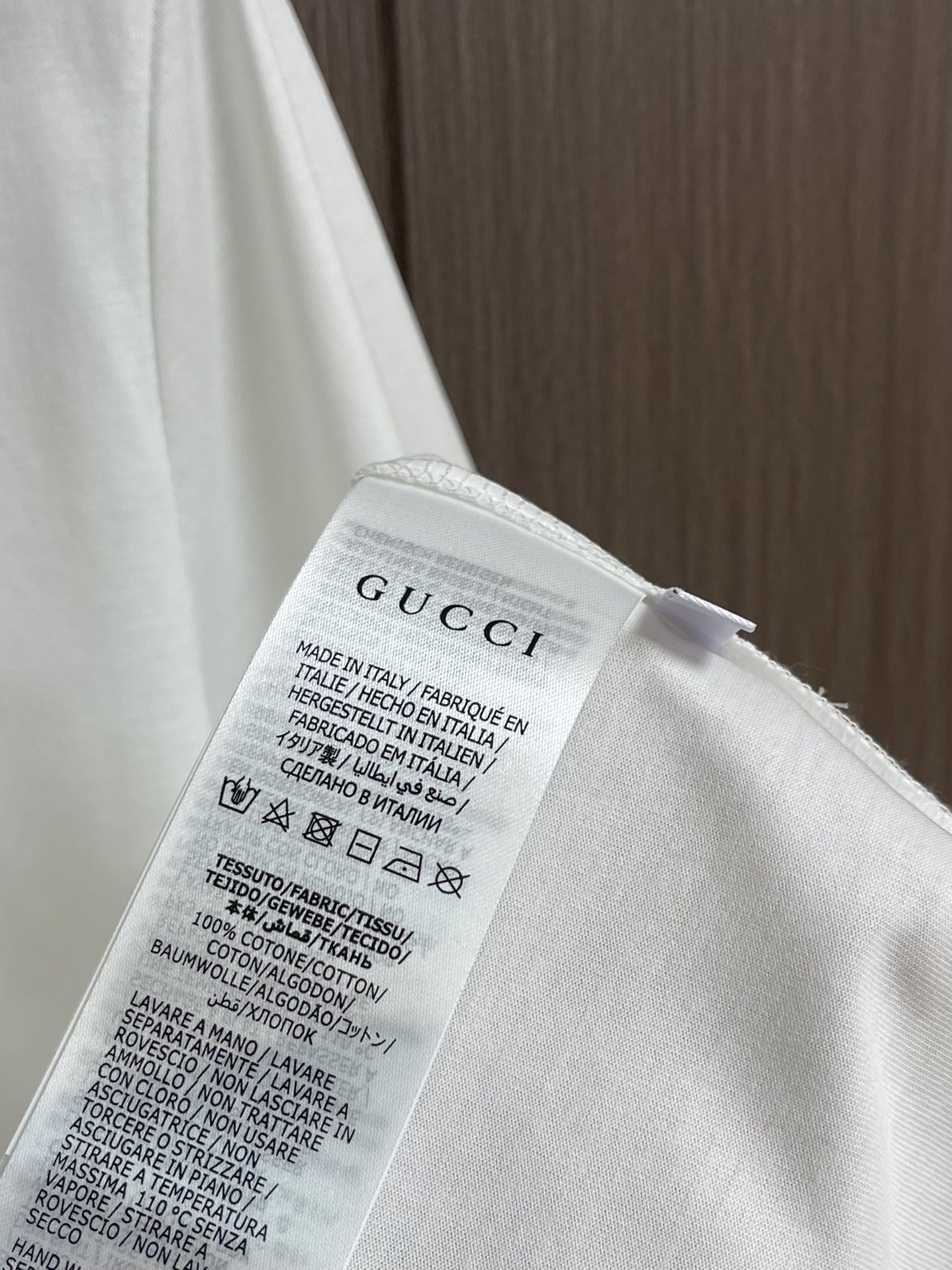 GUCCIFW刺绣logo短袖T恤采用对色定染纯棉质面料32s双纱纯棉面料230g棉质面料是一种优质的针