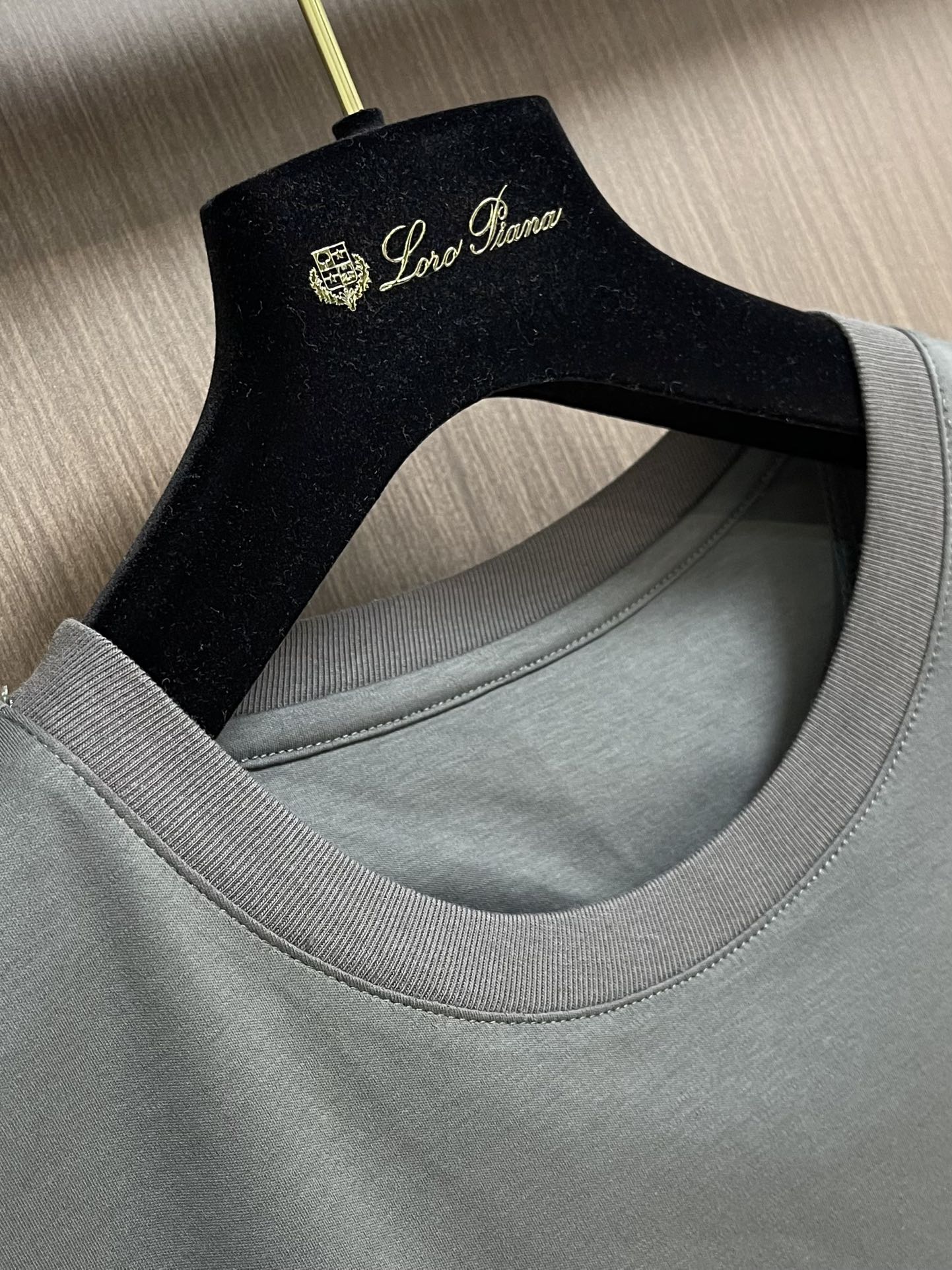Zegna2024FW早春新款短袖T恤摒弃了复杂的大图案采用最经典的z标志设计面料采用进口高支数精致纯棉