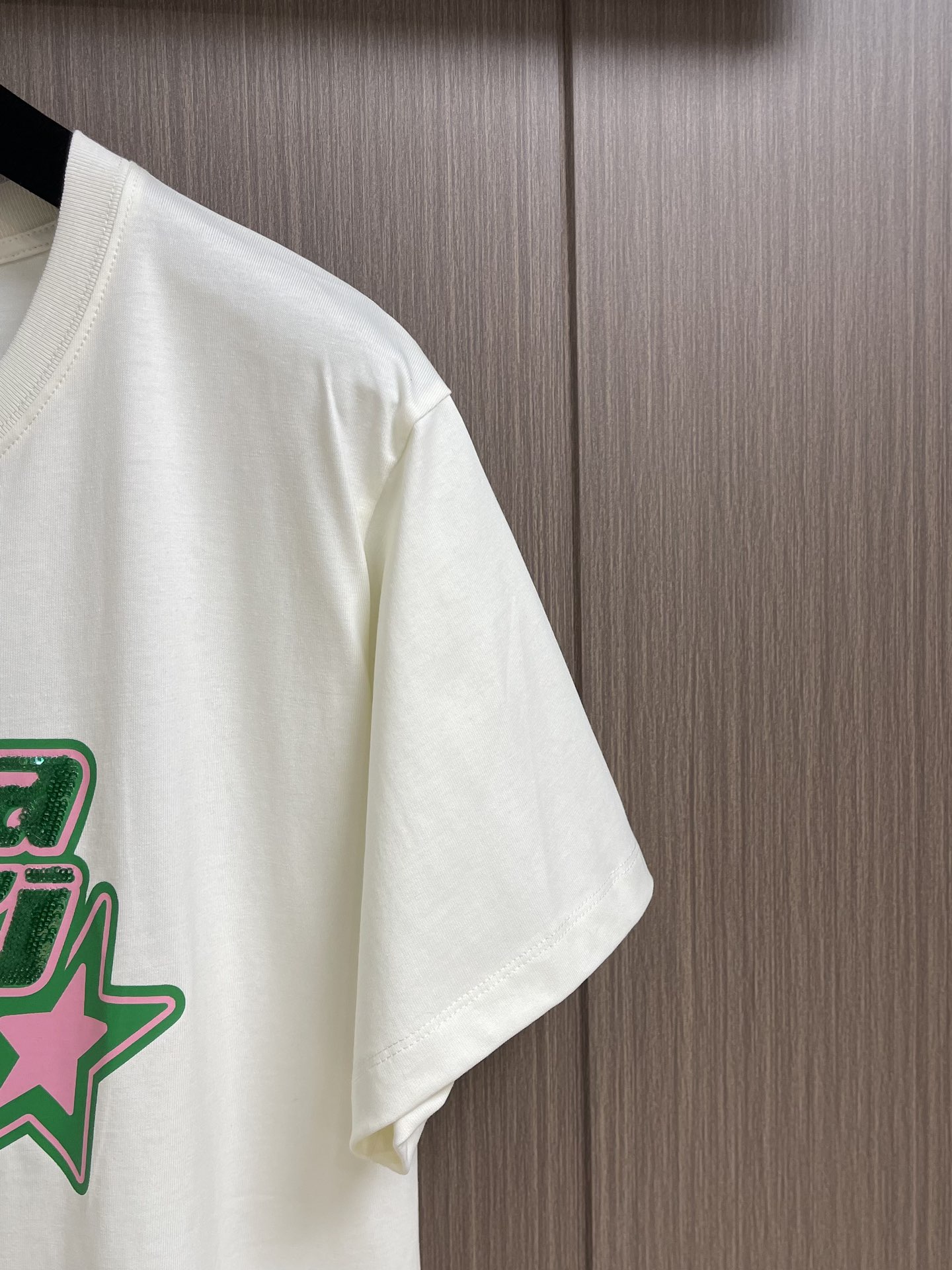 GUCCI2024ss春夏新款针织棉布圆领T恤前胸彩色星星印花搭配绿色亮片点缀经典剪裁版型尺码S-M-L