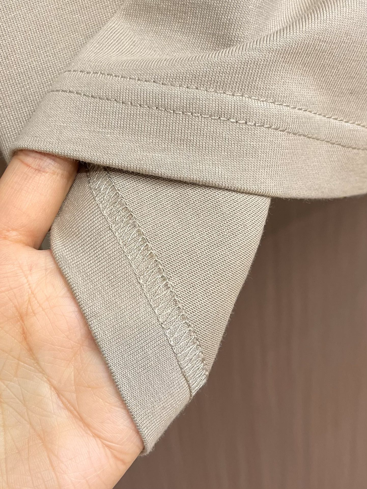 Dior2024SS47植绒短袖T恤采用21支双精梳紧密纺纱做洗后310克加密平纹布无尘烧毛加食毛工艺面