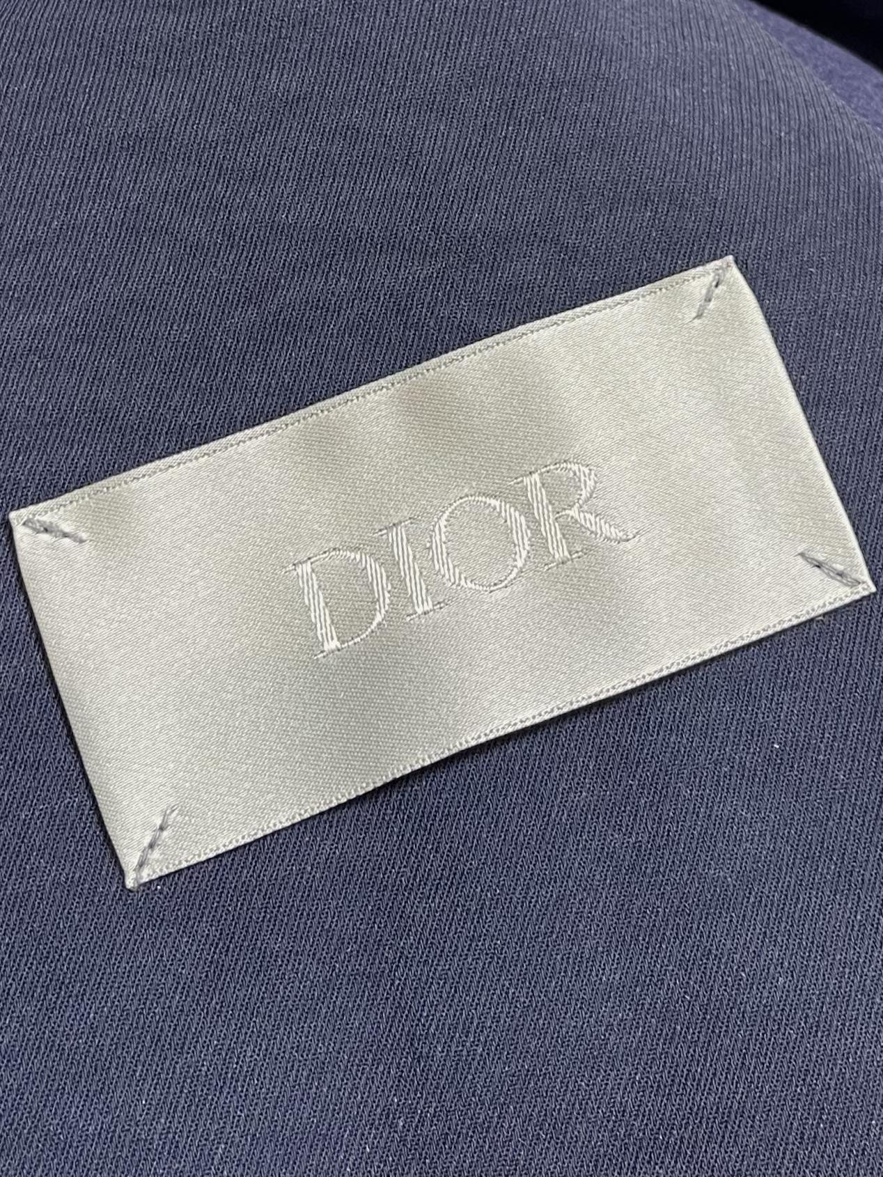 Dior2024ss春夏男装系列新品棒球夹克来自andotaniworksho联名系列胸前展示本季的主题