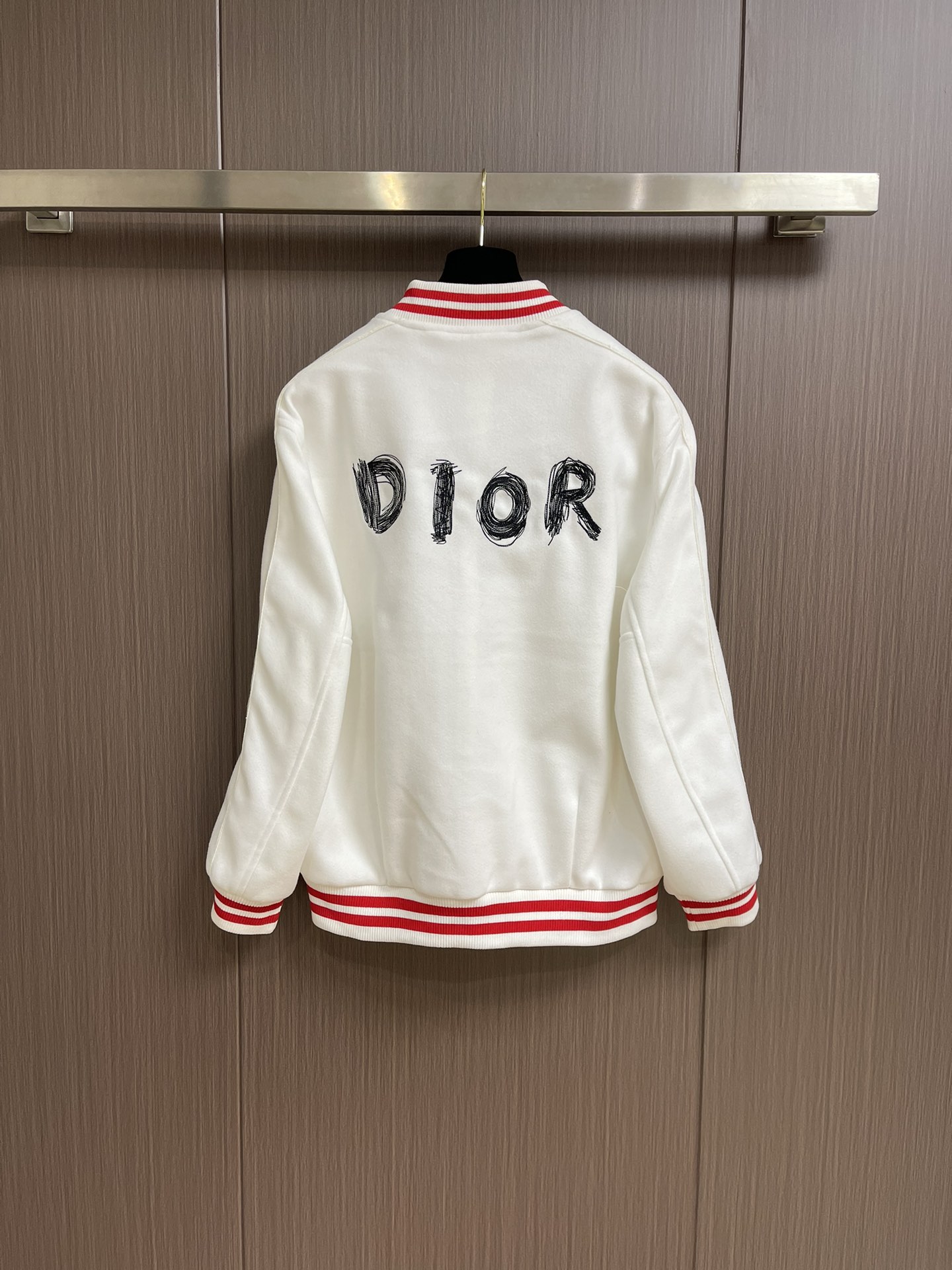 Dior2024ss春夏男装系列新品棒球夹克来自andotaniworksho联名系列胸前展示本季的主题