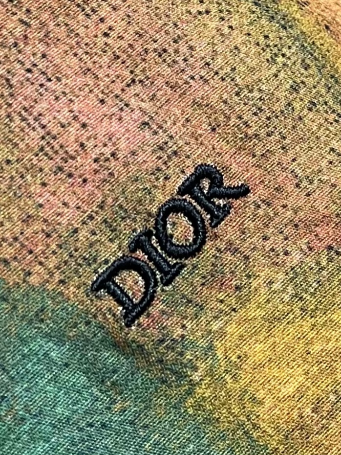 Dior2024ss春夏新款短袖衬衫来自andotaniworksho联名系列正面展示本季的主题图案采用