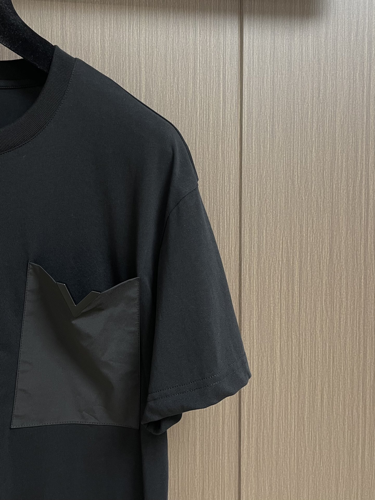 Valentino2024ss新款圆领T恤进口长绒棉舒适透气质地细密柔软螺纹面料整体定制定染先完美的凹凸