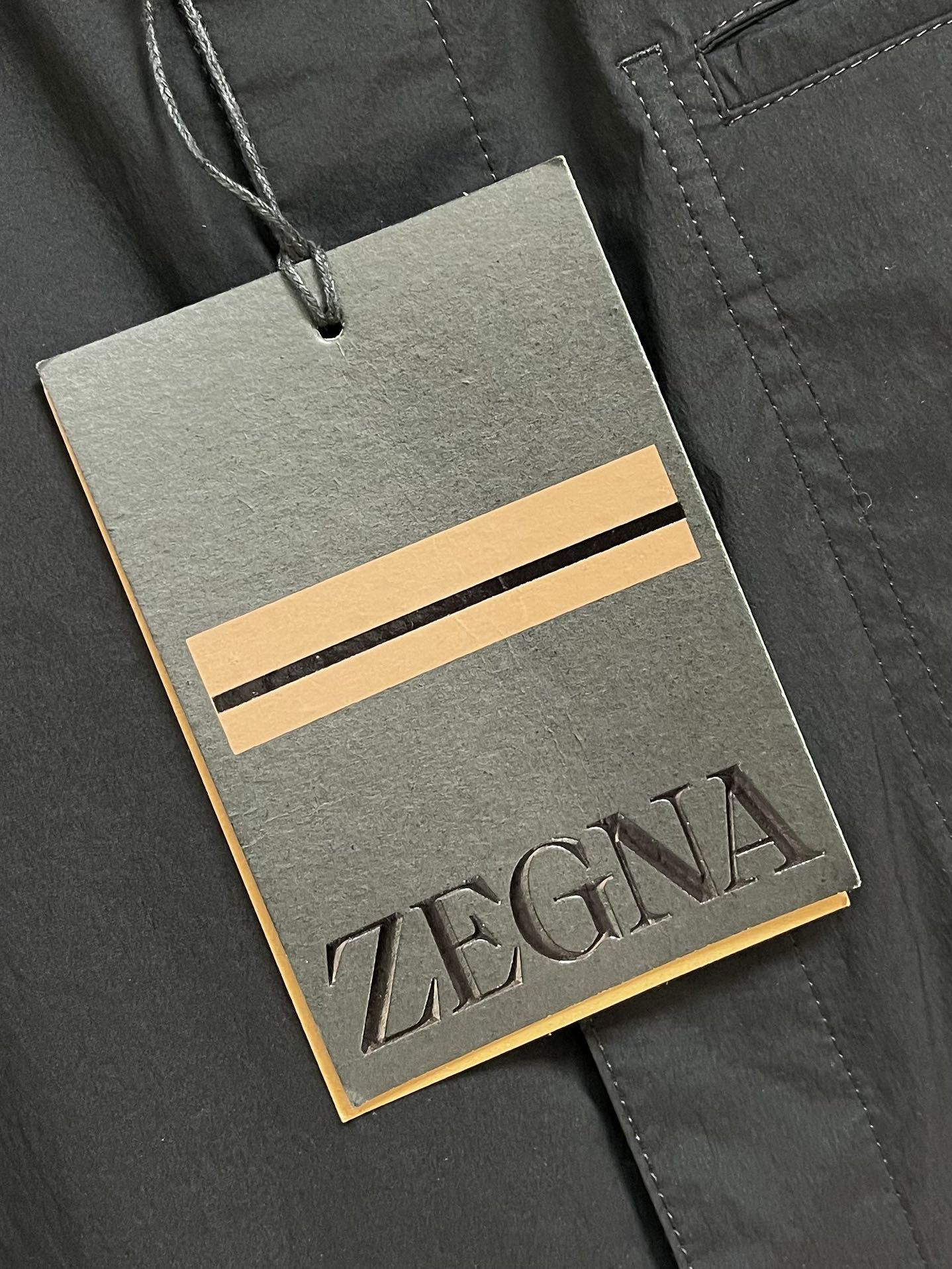 ZEGNA2024SS春夏新款衬衣领拉链外套舒适而高级以其独特的立体剪裁拼接设计展现出高贵典雅和时尚潮流
