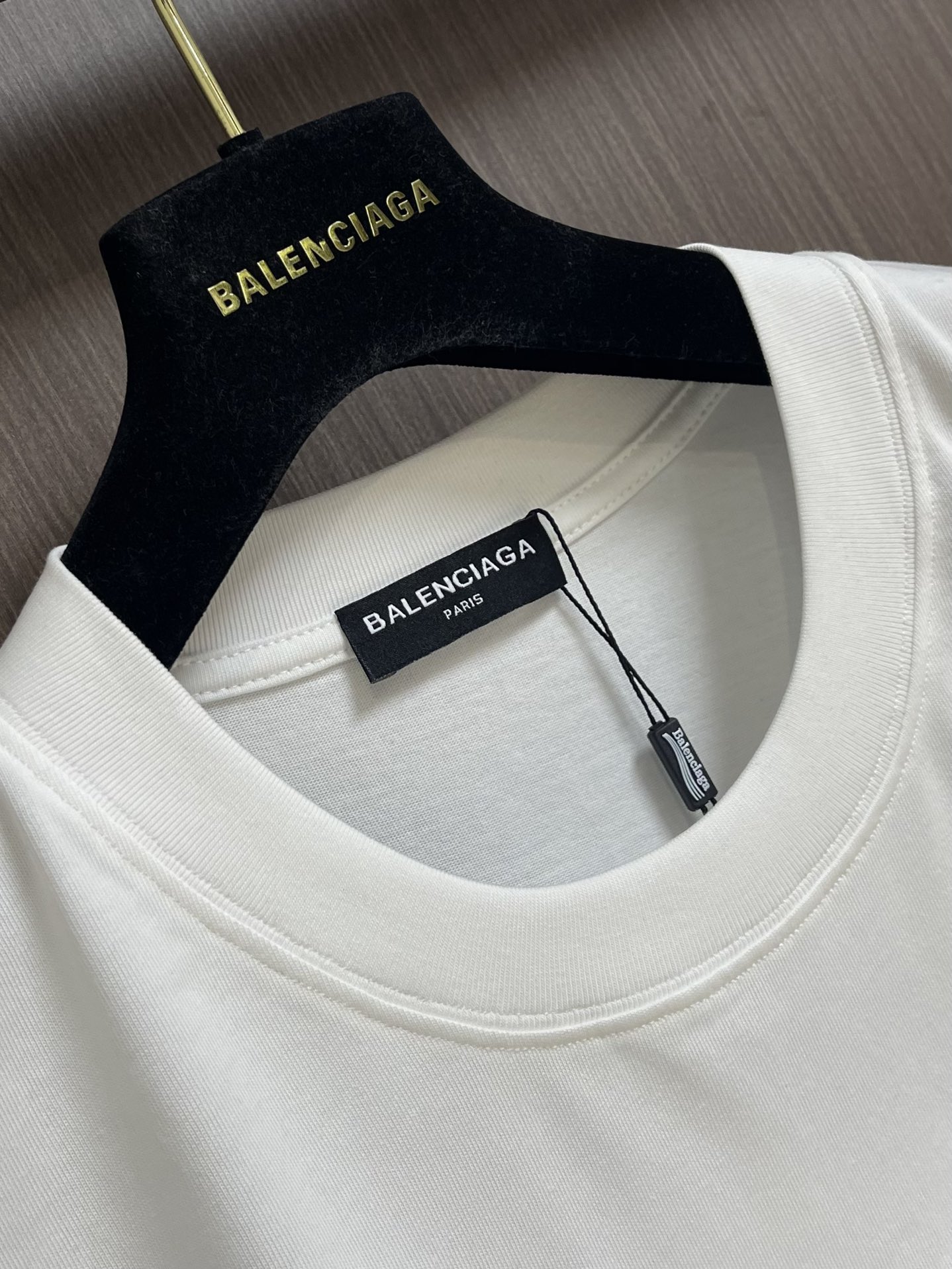 Balenciaga巴黎世家bb刺绣短袖T恤面料采用巴黎zP定织定染全棉双纱精棉克重260克布面干净布纹